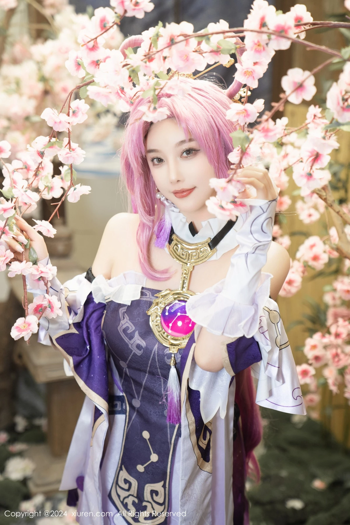 秀人集.com_[XiuRen秀人网]No.8943_女神杨晨晨Yome性感紫色Cosplay服饰配白丝袜秀丰满身材诱惑写真79P
