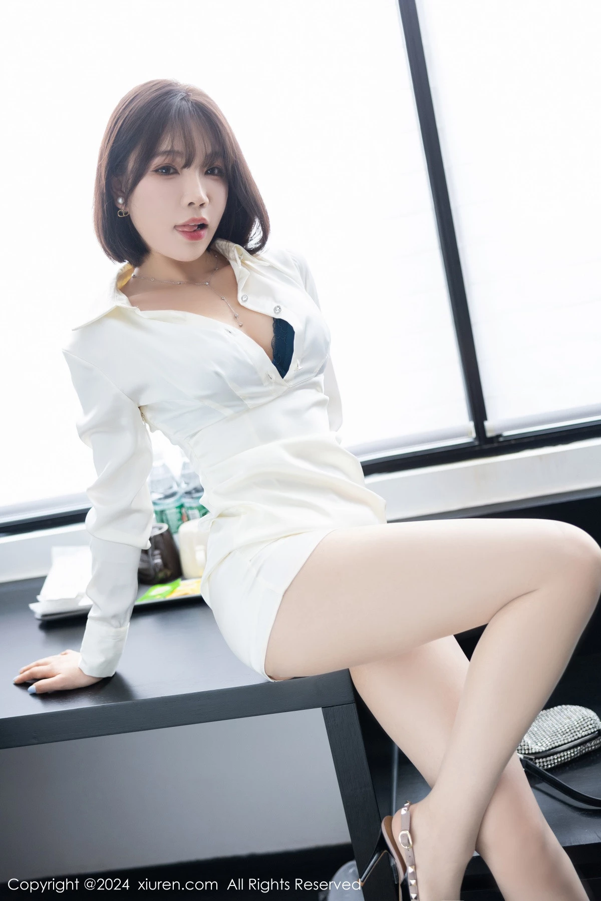 秀人集.com_[XiuRen秀人网]No.8963_女神徐莉芝Booty性感白色服饰露蓝色内衣配白丝袜迷人诱惑写真87P