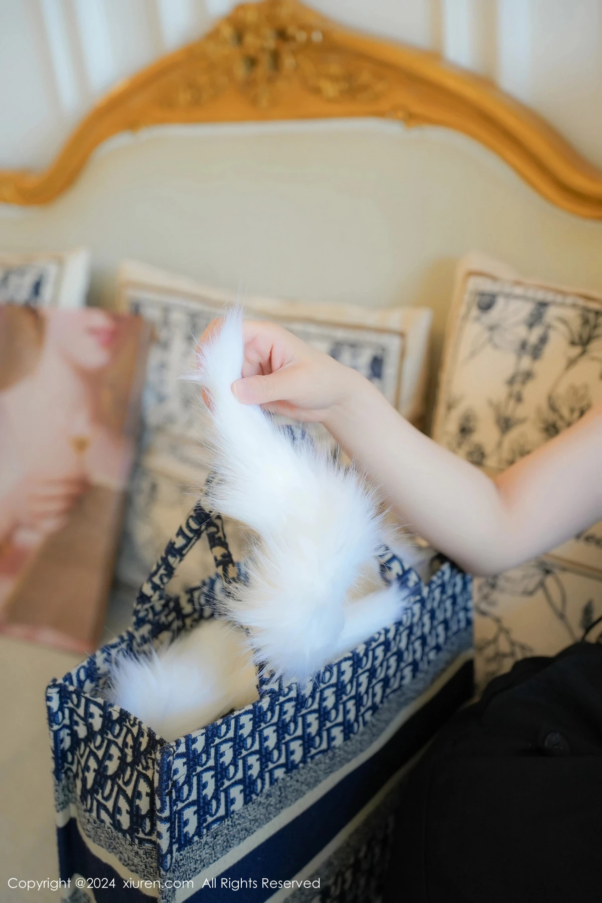 秀人集.com_[XiuRen秀人网]No.8955_模特喵喵JOJO黑色连衣裙露白色情趣内衣秀曼妙身姿诱惑写真80P