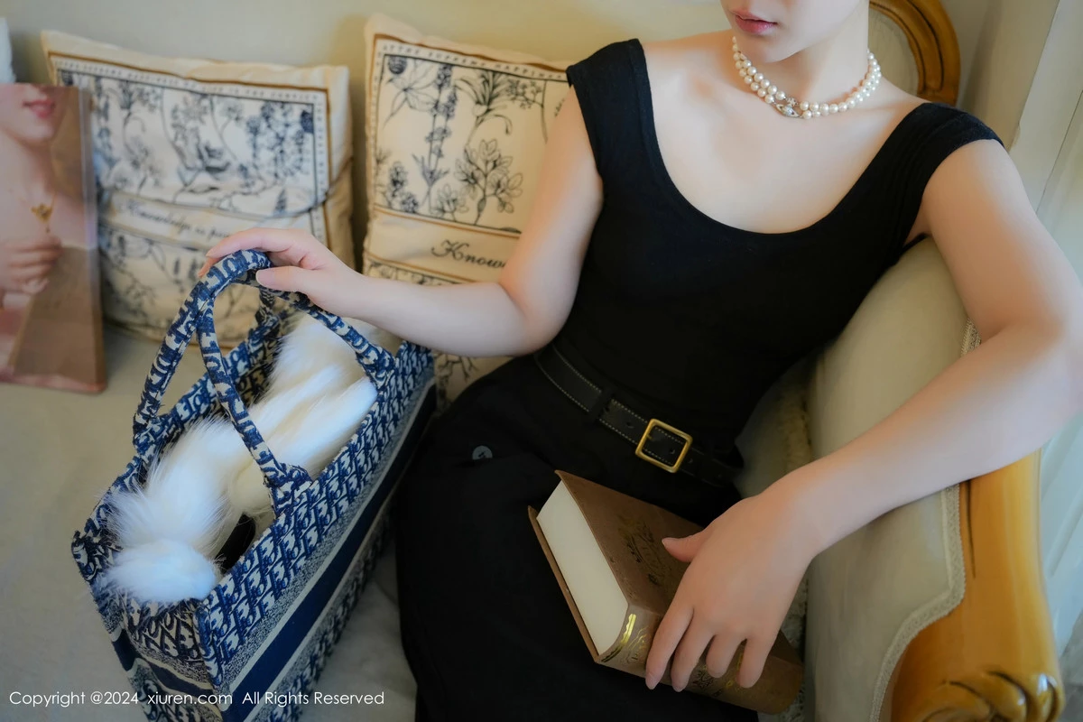 秀人集.com_[XiuRen秀人网]No.8955_模特喵喵JOJO黑色连衣裙露白色情趣内衣秀曼妙身姿诱惑写真80P