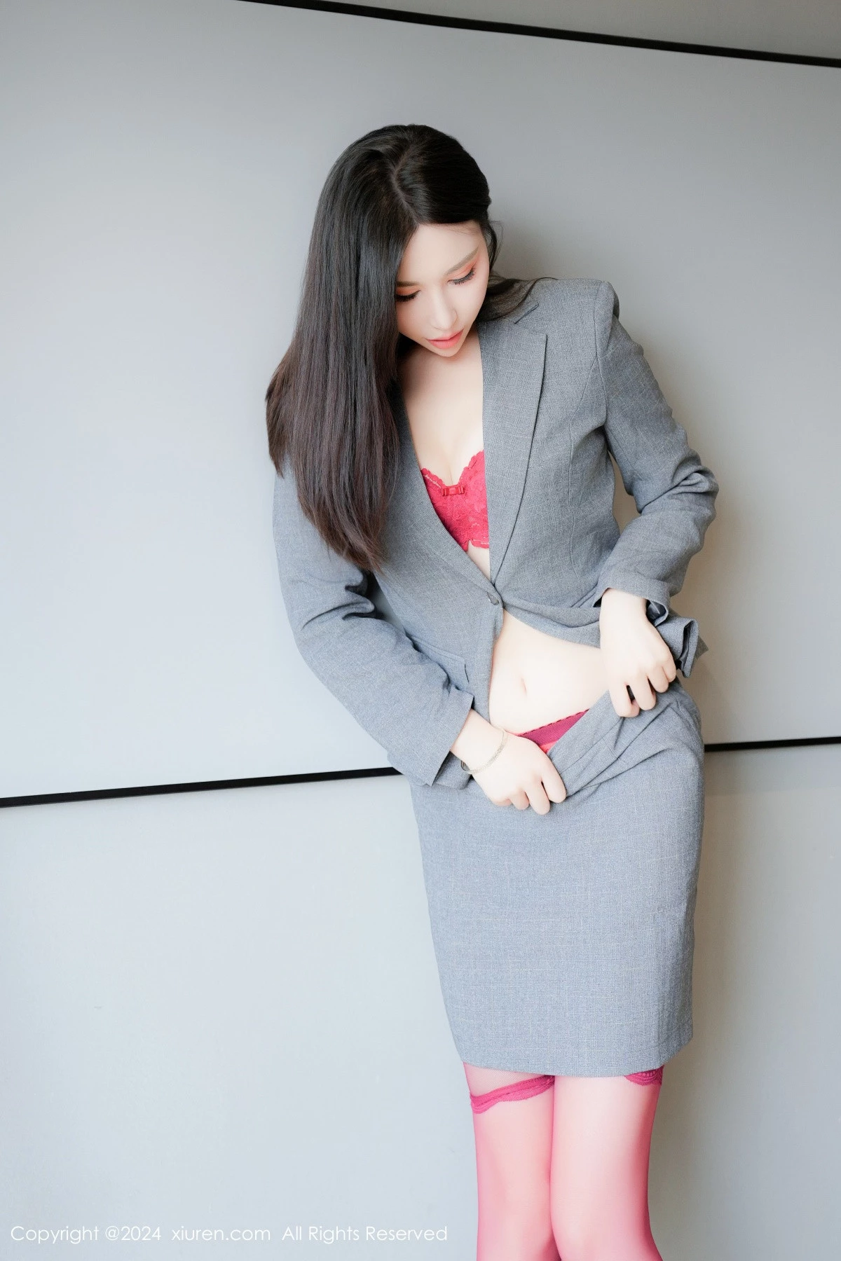 秀人集.com_[XiuRen秀人网]No.8967_模特曼柔性感西服露红色蕾丝内衣配红丝吊袜秀曼妙身姿诱惑写真80P