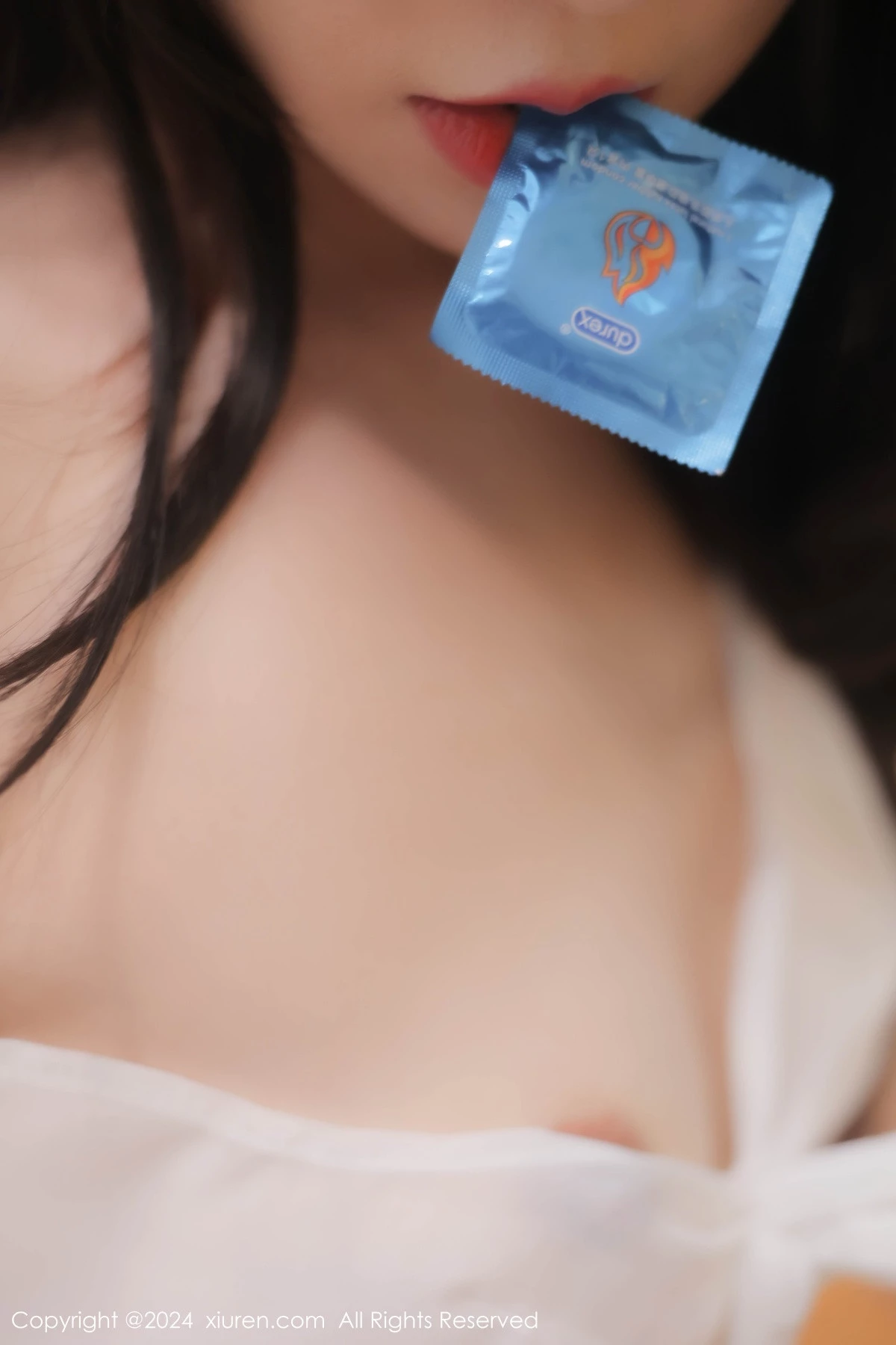 秀人集.com_[XiuRen秀人网]No.8885_模特桃妖夭性感白色轻透上衣配黑短裙露白色丝袜撩人诱惑写真92P