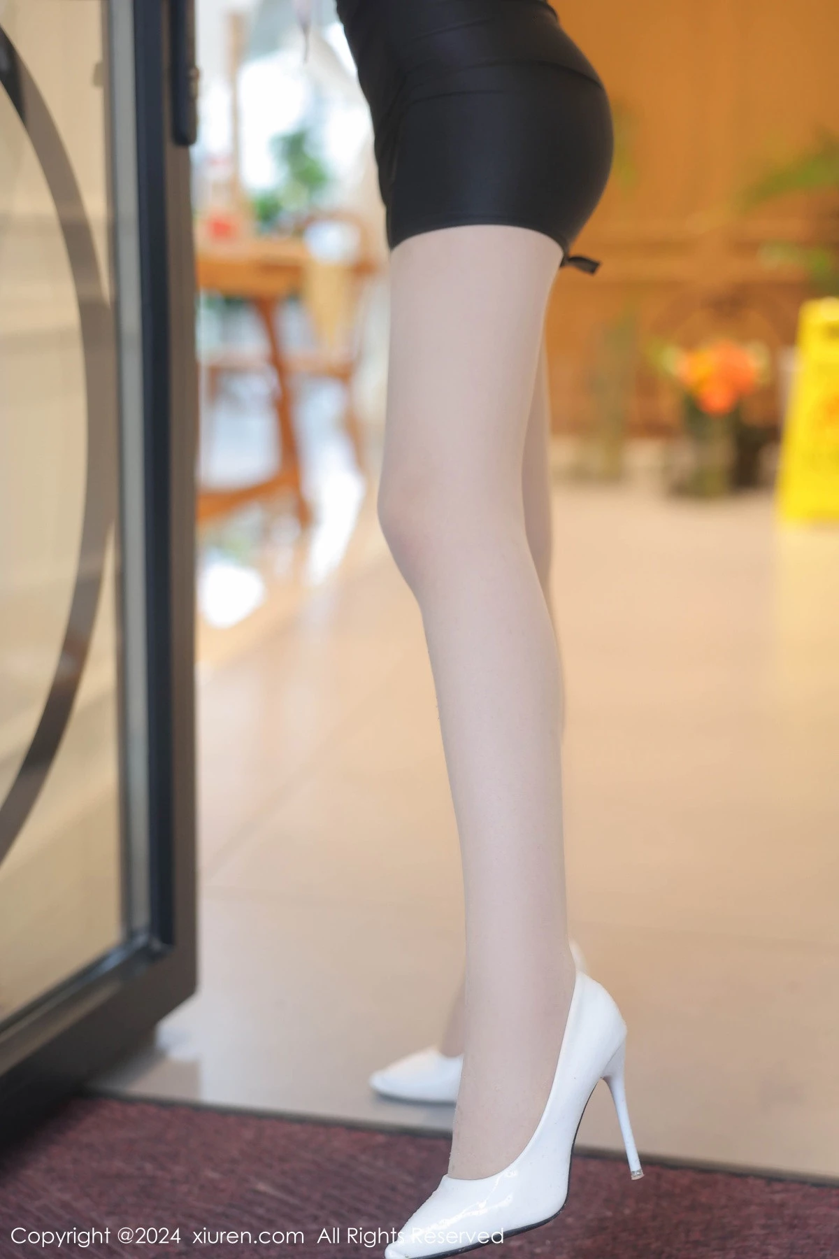 秀人集.com_[XiuRen秀人网]No.8885_模特桃妖夭性感白色轻透上衣配黑短裙露白色丝袜撩人诱惑写真92P