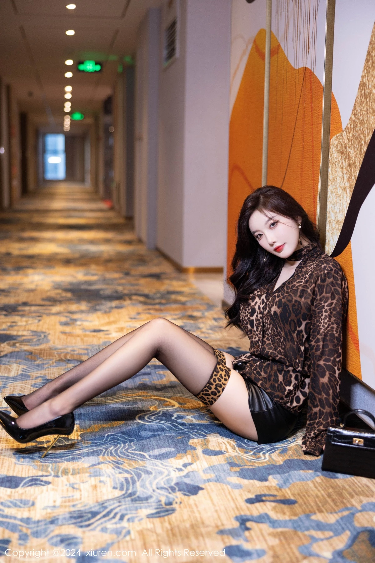 秀人集.com_[XiuRen秀人网]No.8889_女神杨晨晨Yome性感豹纹服饰露黑色内衣配黑丝袜极致魅惑写真82P