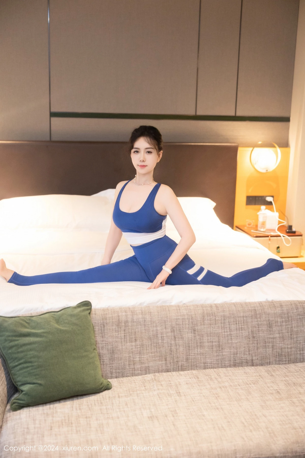 秀人集.com_[XiuRen秀人网]No.8977_新人模特吴怡怡性感蓝色瑜伽服饰紧身秀凹凸身材惹火诱惑写真53P