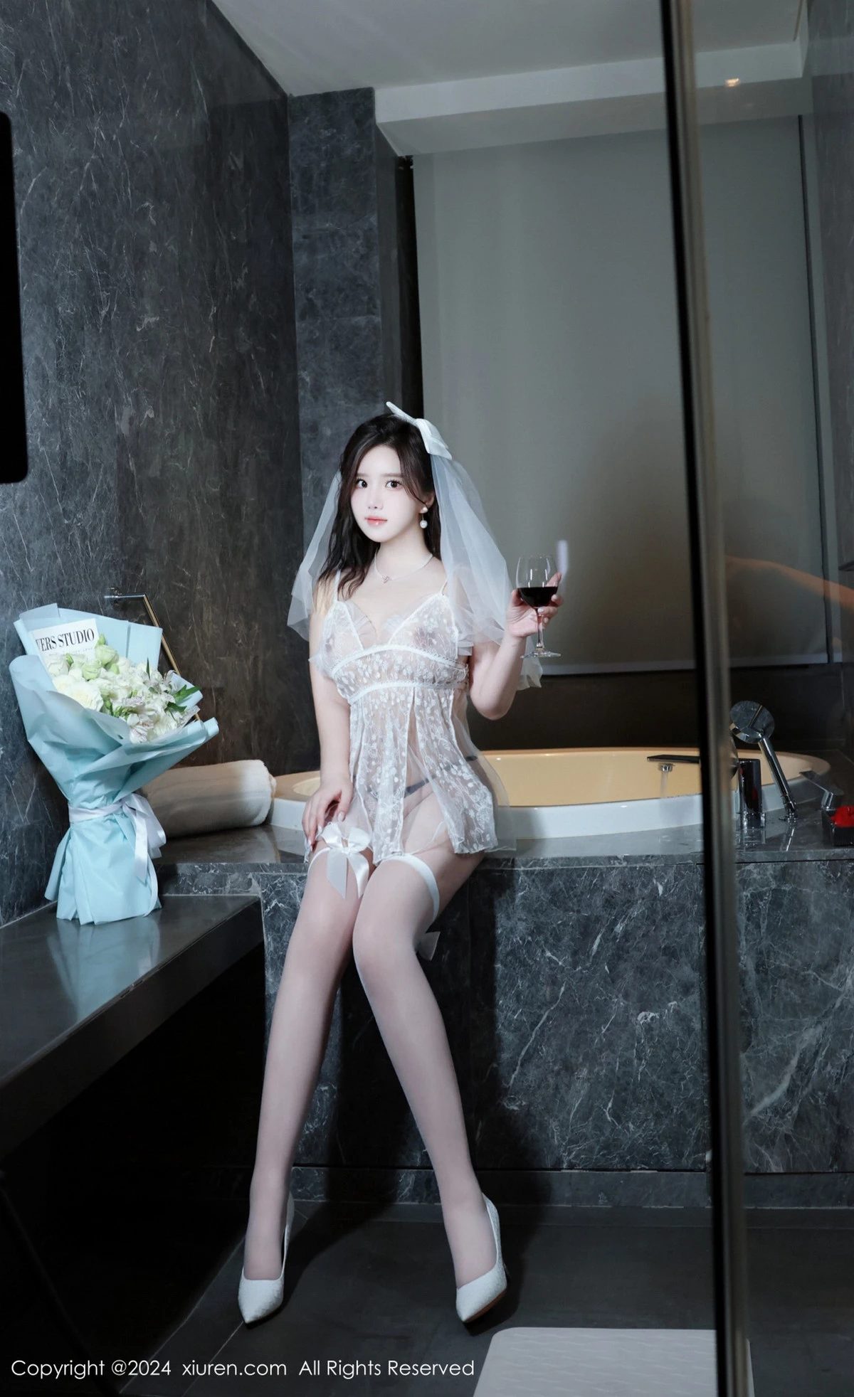 秀人集.com_[XiuRen秀人网]No.8991_模特小薯条nienie性感白色连衣短裙配白丝袜秀完美身材诱惑写真75P