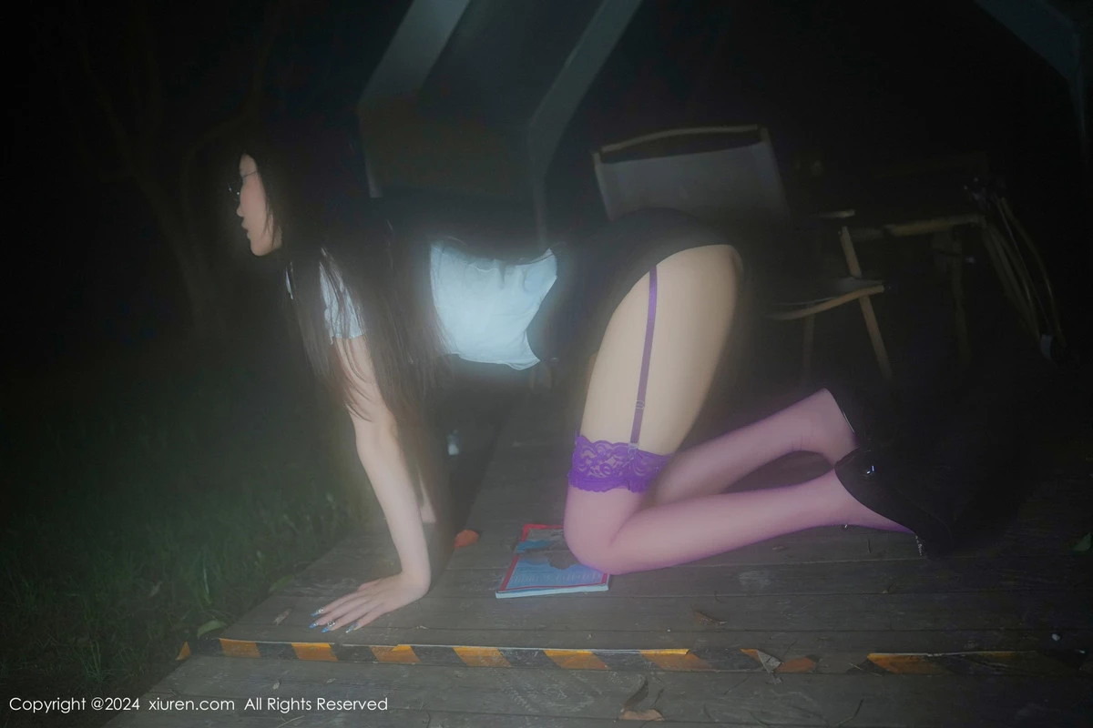 秀人集.com_[XiuRen秀人网]No.8999_模特Erikaki性感白T露紫色内衣配紫丝吊袜秀完美身材诱惑写真79P