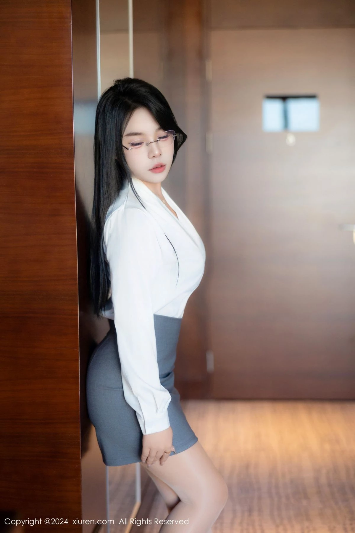 秀人集.com_[XiuRen秀人网]No.8989_新人模特麦田性感白色OL服饰露蓝色内衣配超薄肉丝撩人诱惑写真83P