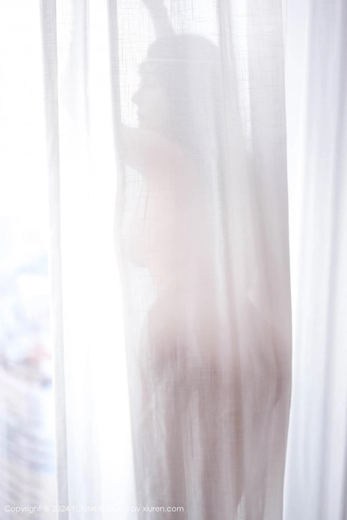 秀人集.com_[YouMi尤蜜荟]Vol.1091_模特允爾私房性感金色镂空连衣裙半脱秀丰满身材惹火诱惑写真69P