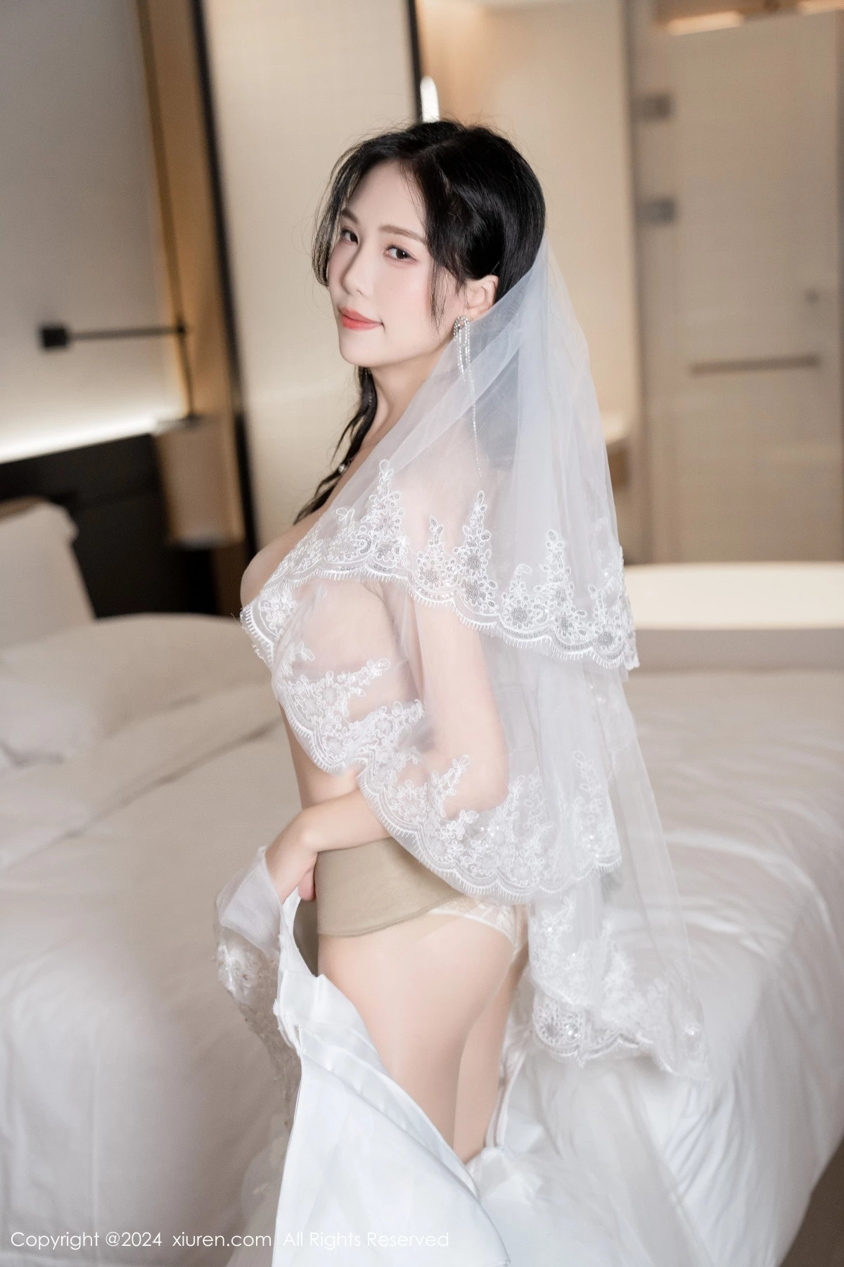 秀人集.com_[XiuRen秀人网]No.8998_模特利世浴室场景性感白色婚纱配超薄肉丝秀完美身材诱惑写真100P