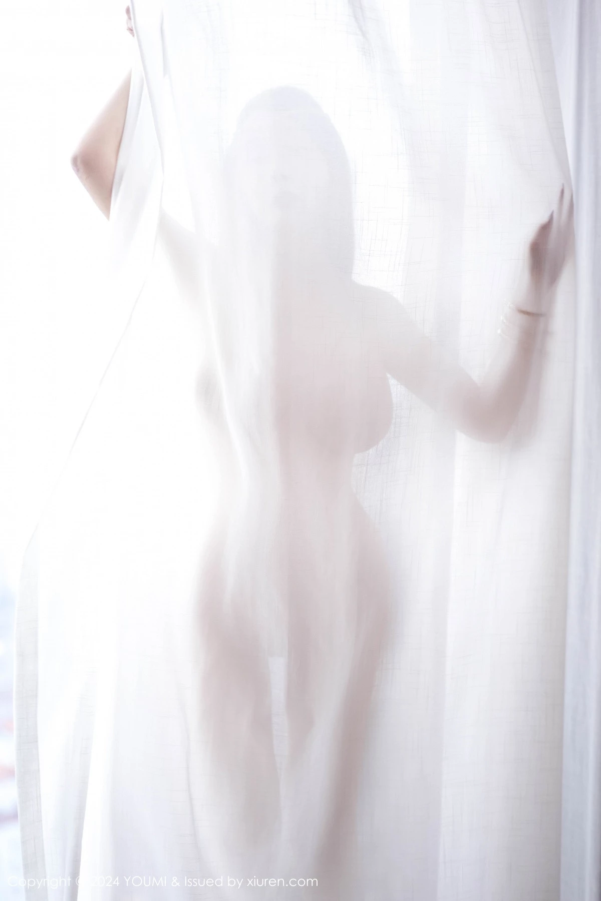 秀人集.com_[YouMi尤蜜荟]Vol.1091_模特允爾私房性感金色镂空连衣裙半脱秀丰满身材惹火诱惑写真69P