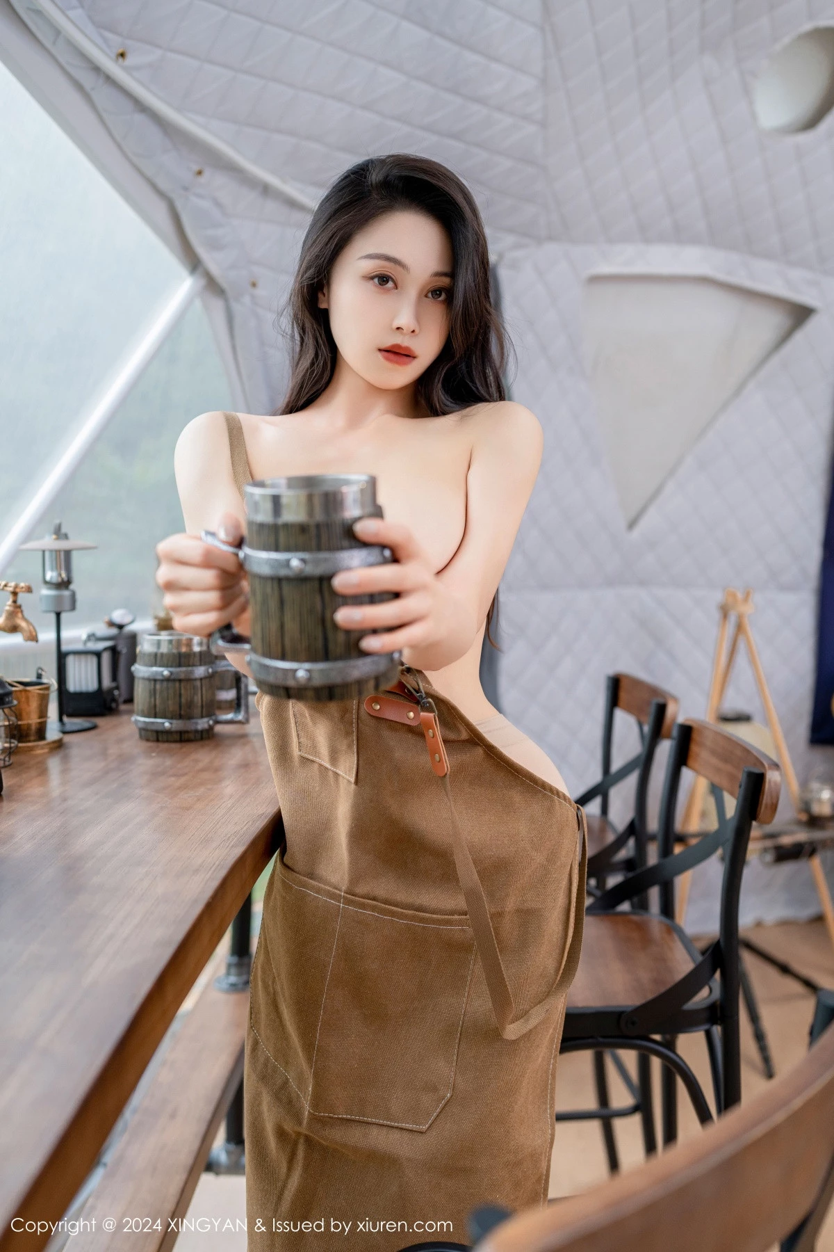 秀人集.com_[XINGYAN星颜社]VOL.264_模特清妙性感咖啡色真空围裙配超薄肉丝秀完美身材诱惑写真81P