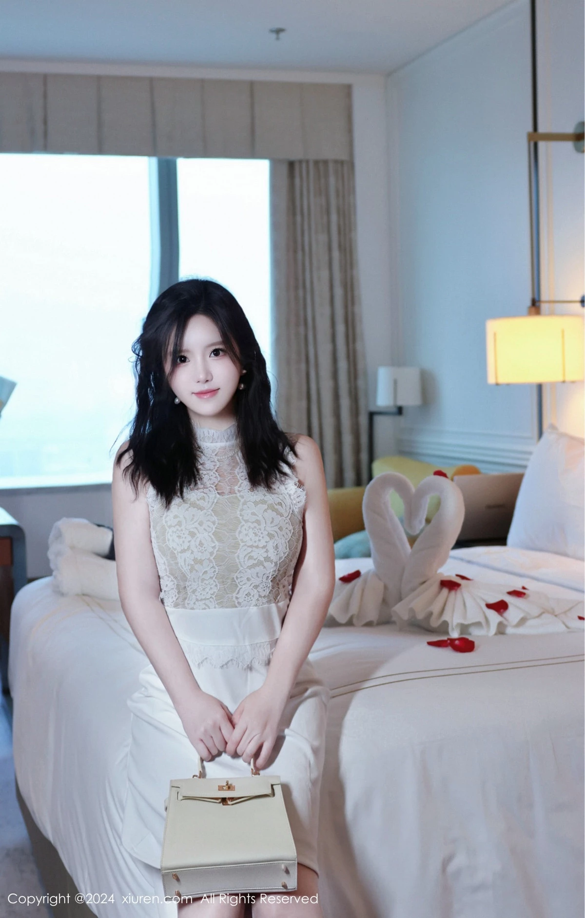 秀人集.com_[XiuRen秀人网]No.8991_模特小薯条nienie性感白色连衣短裙配白丝袜秀完美身材诱惑写真75P