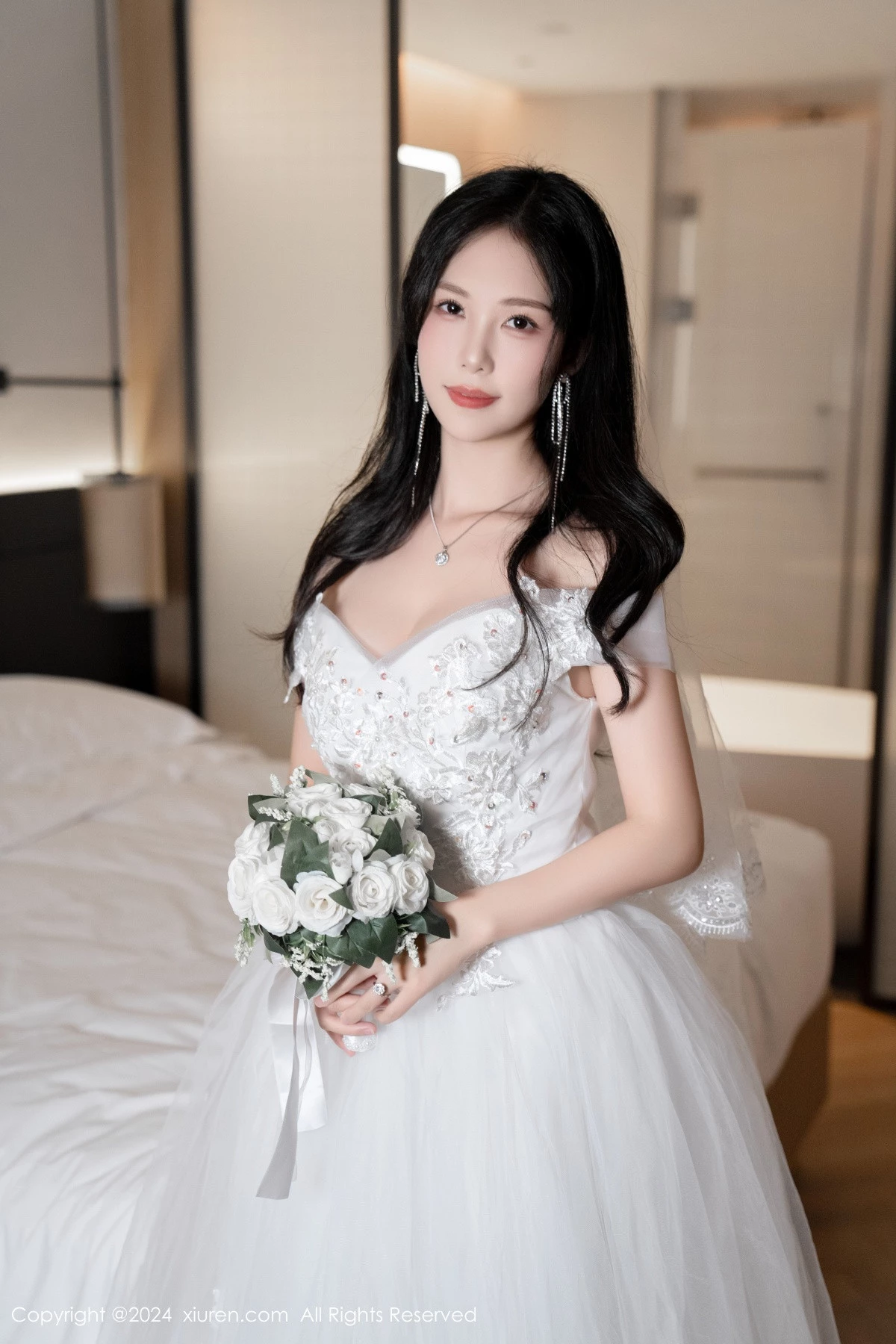 秀人集.com_[XiuRen秀人网]No.8998_模特利世浴室场景性感白色婚纱配超薄肉丝秀完美身材诱惑写真100P