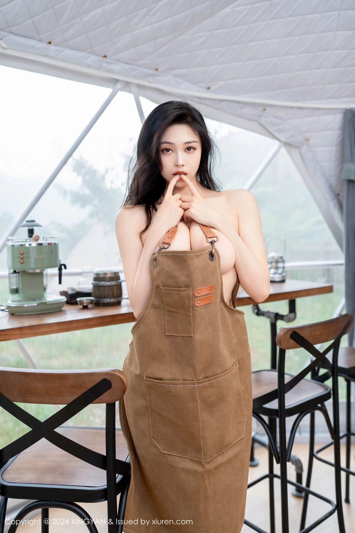 秀人集.com_[XINGYAN星颜社]VOL.264_模特清妙性感咖啡色真空围裙配超薄肉丝秀完美身材诱惑写真81P