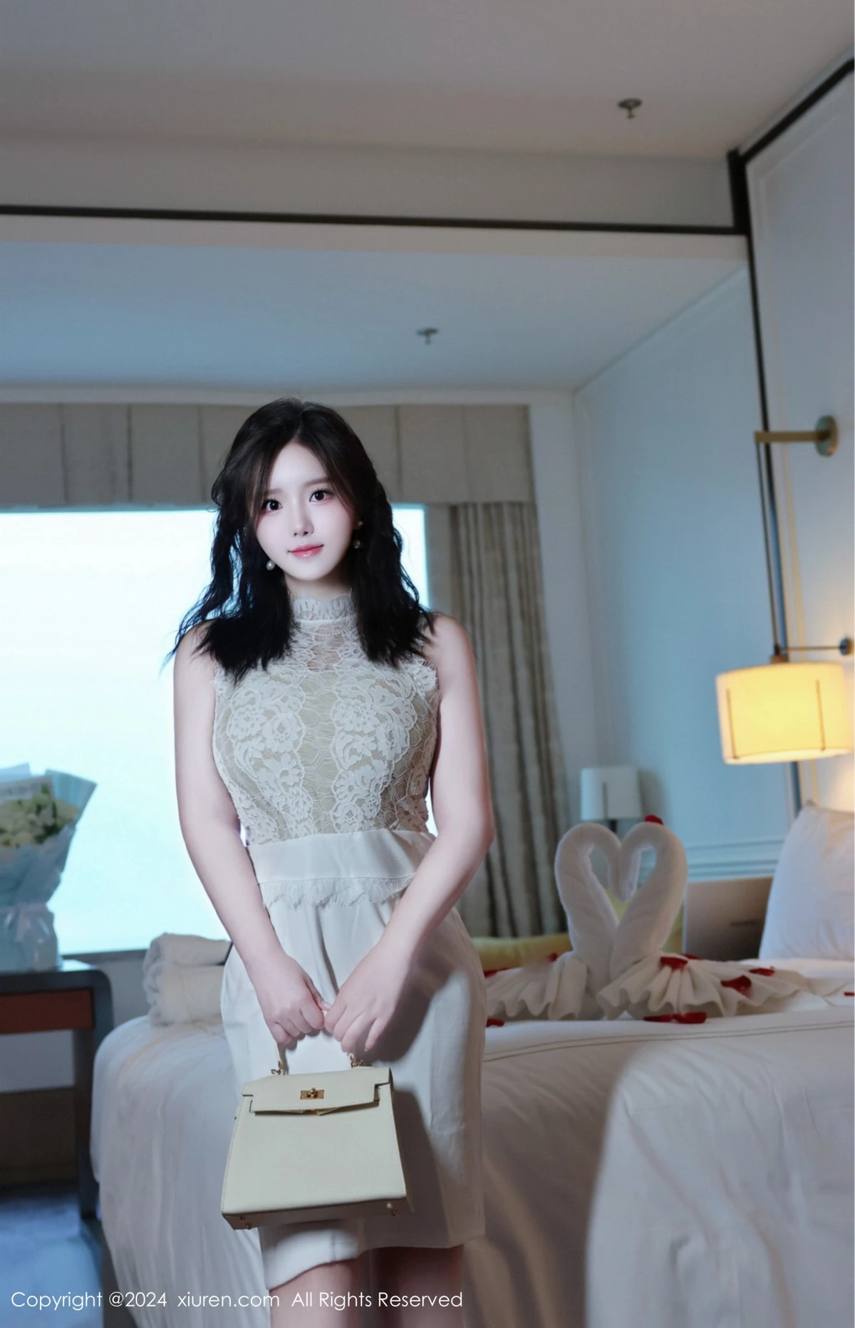 秀人集.com_[XiuRen秀人网]No.8991_模特小薯条nienie性感白色连衣短裙配白丝袜秀完美身材诱惑写真75P