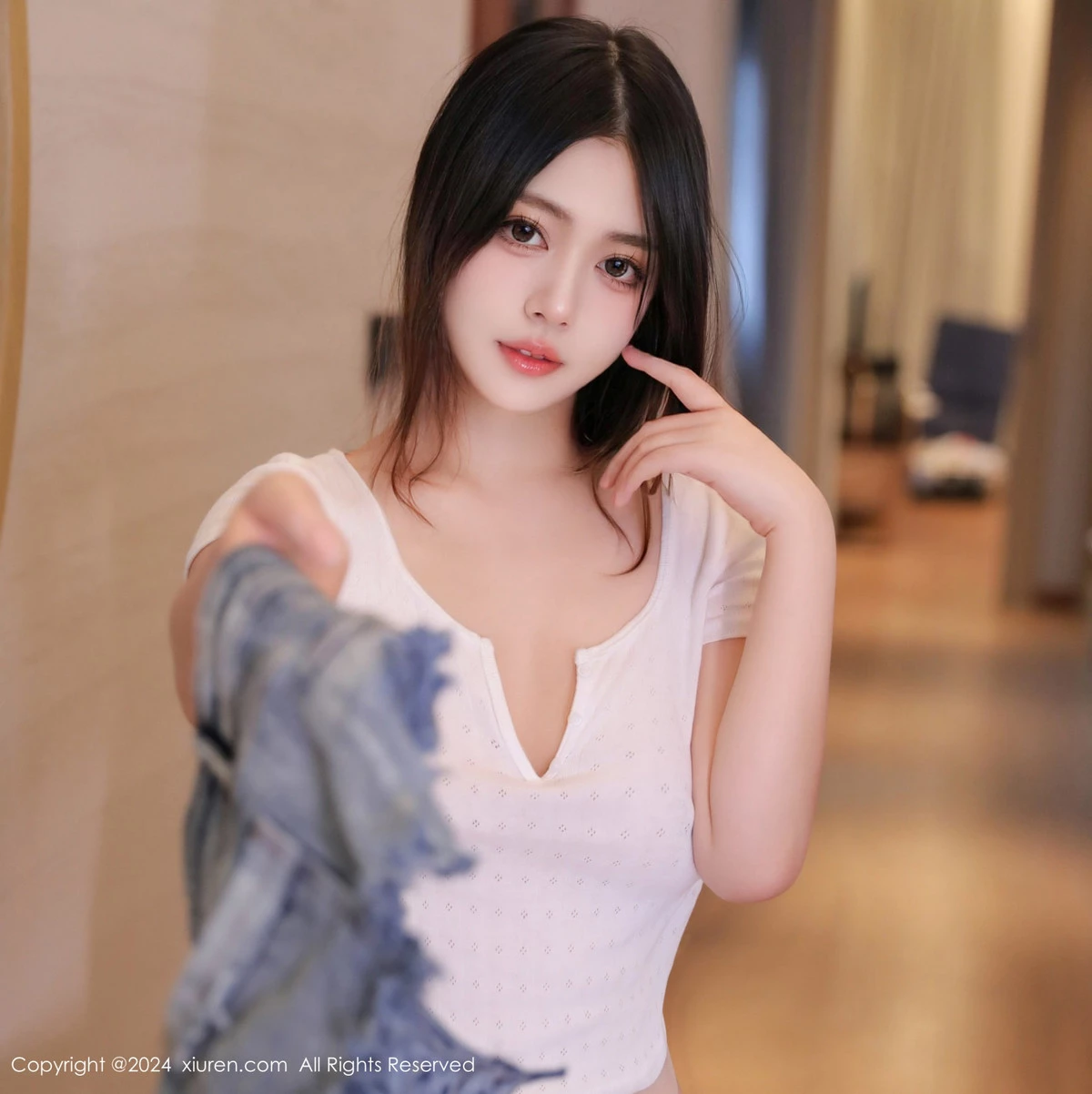 秀人集.com_[XiuRen秀人网]No.9008_模特蛋蛋宝性感白T配超短牛仔裤露超薄肉丝秀丰满身材诱惑写真84P