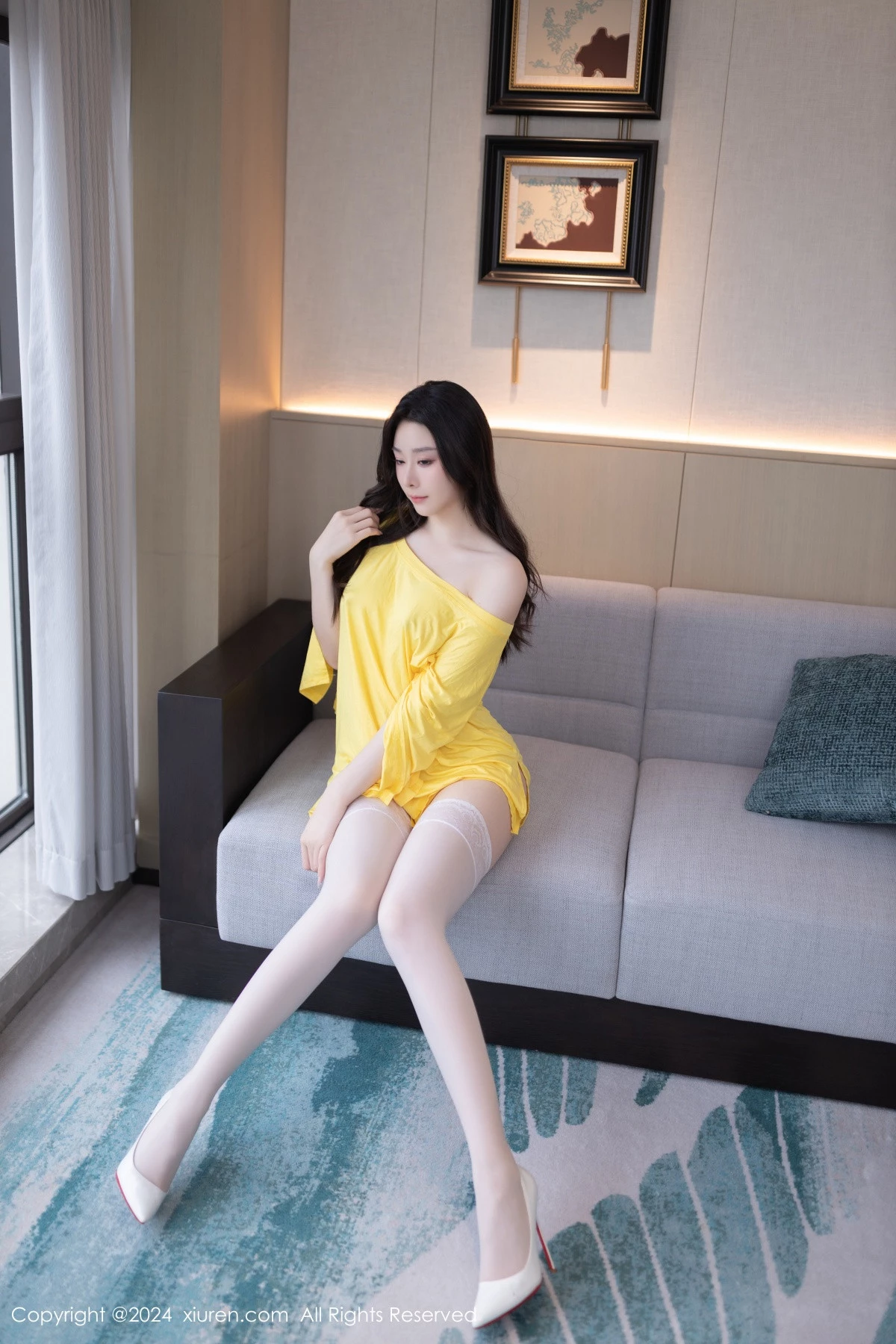 秀人集.com_[XiuRen秀人网]No.9019_模特小逗逗性感黄色上衣配白短裤露白色丝袜秀曼妙身姿诱惑写真82P