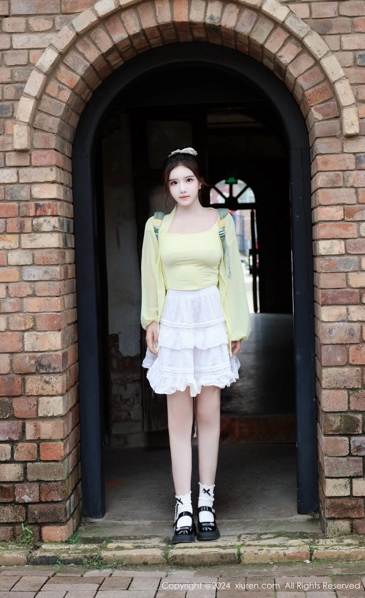 秀人集.com_[XiuRen秀人网]No.9024_模特小薯条nienie性感黄色上衣配白色短裙秀曼妙身姿迷人写真89P