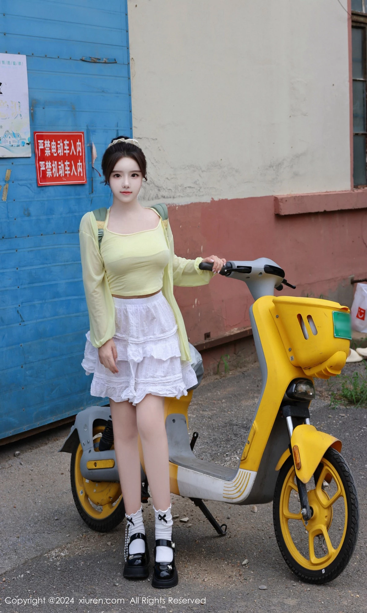 秀人集.com_[XiuRen秀人网]No.9024_模特小薯条nienie性感黄色上衣配白色短裙秀曼妙身姿迷人写真89P