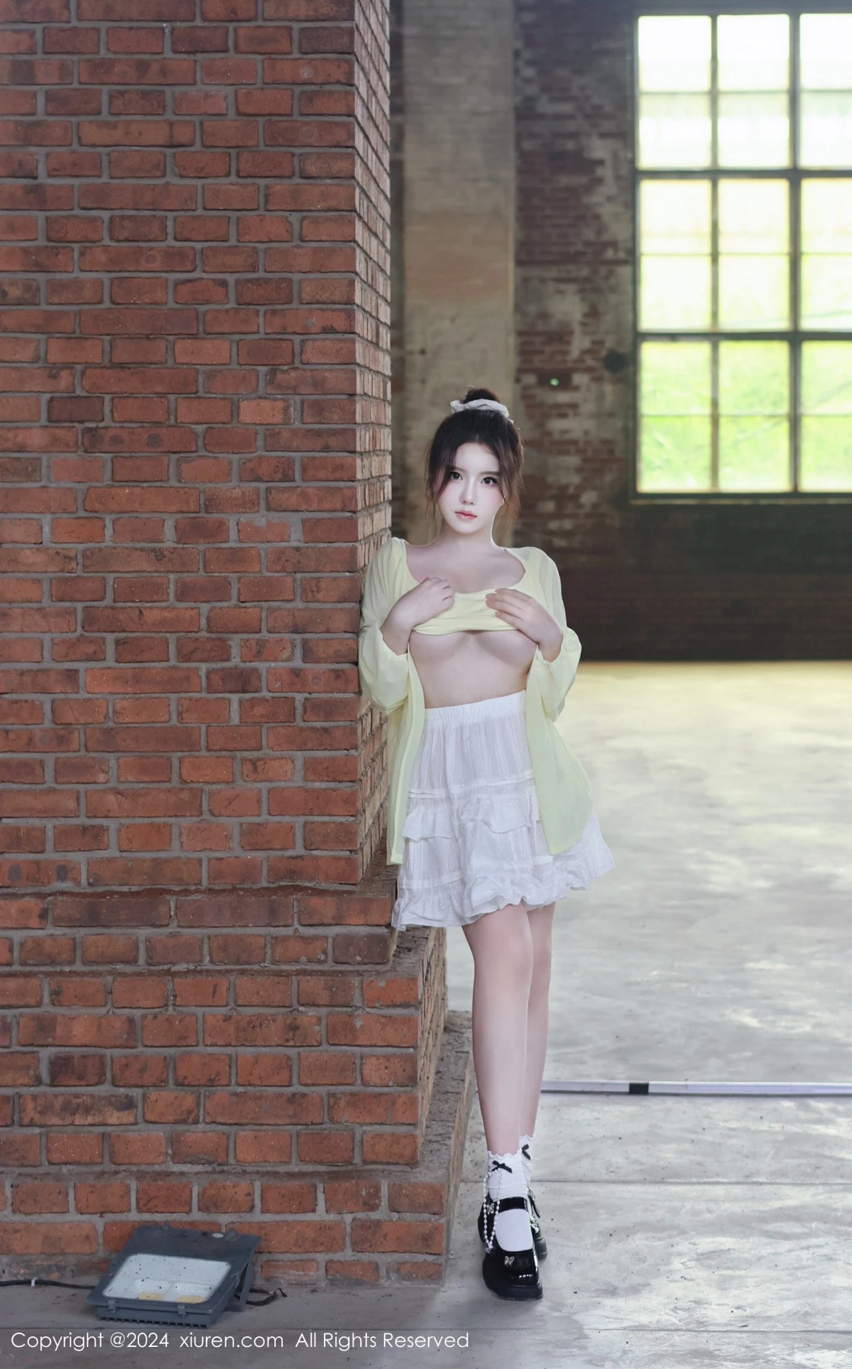 秀人集.com_[XiuRen秀人网]No.9024_模特小薯条nienie性感黄色上衣配白色短裙秀曼妙身姿迷人写真89P