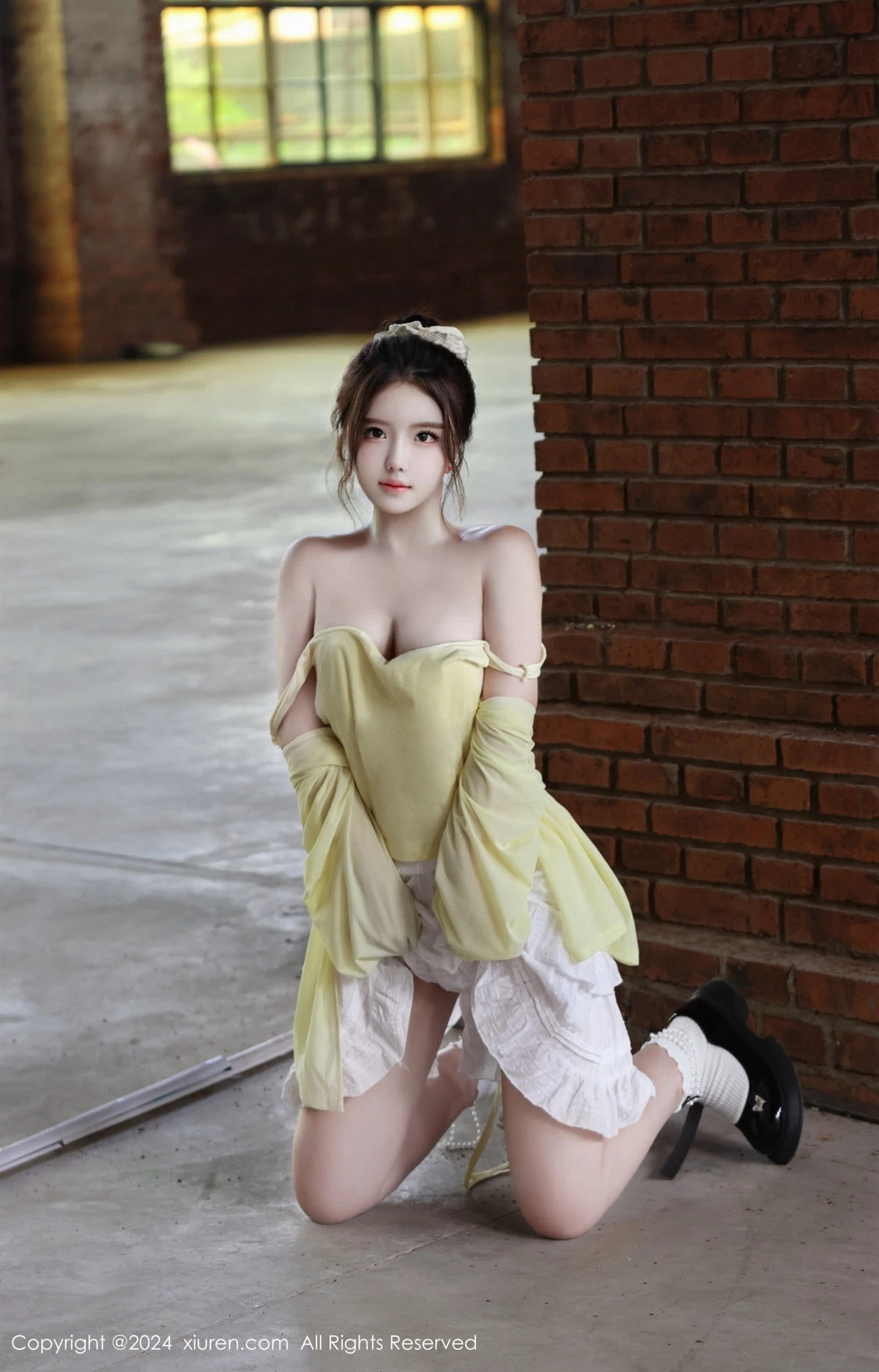 秀人集.com_[XiuRen秀人网]No.9024_模特小薯条nienie性感黄色上衣配白色短裙秀曼妙身姿迷人写真89P