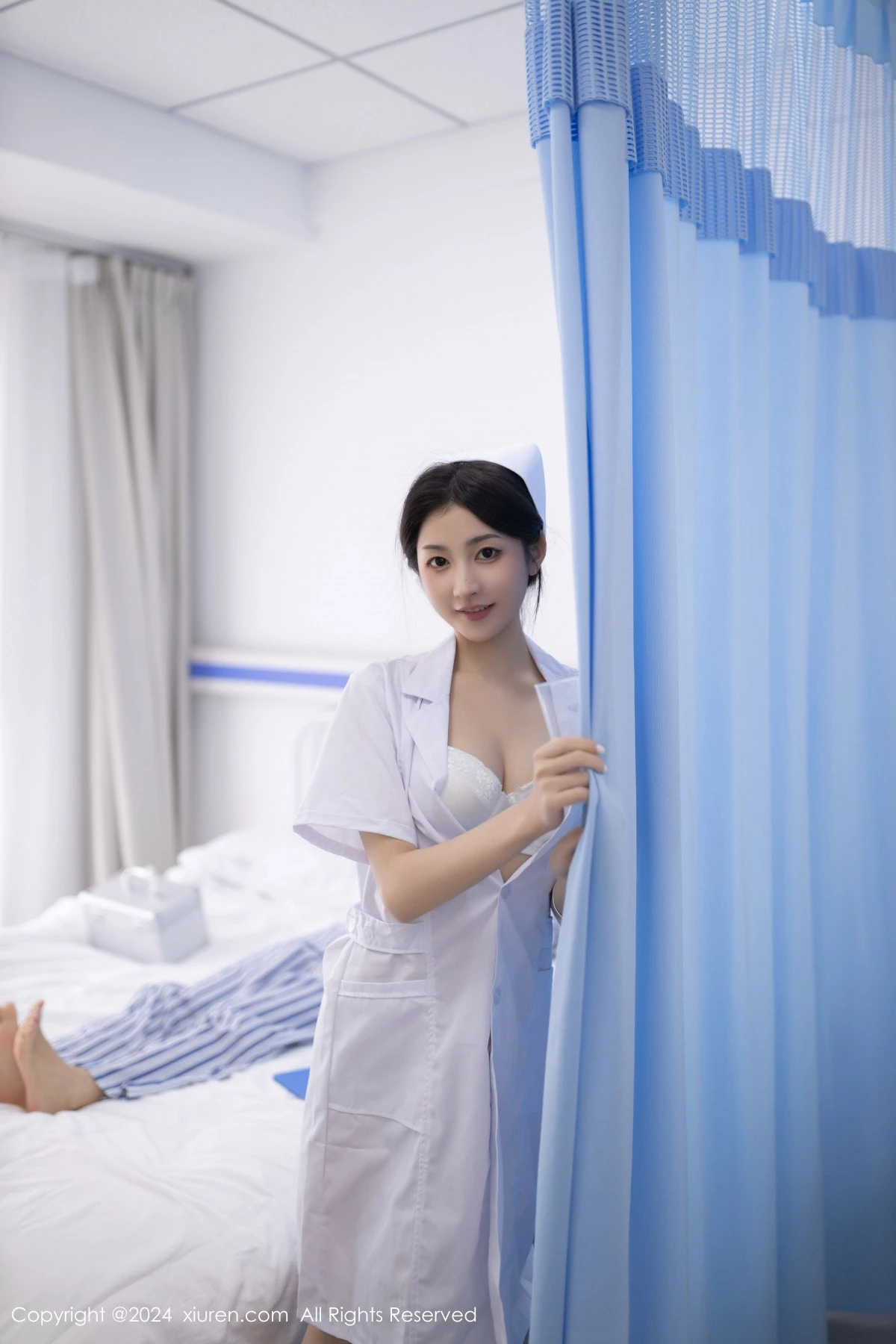 秀人集.com_[XiuRen秀人网]No.8897_模特鱼尾fish性感白色护士服配超薄肉丝秀丰腴身姿撩人诱惑写真80P