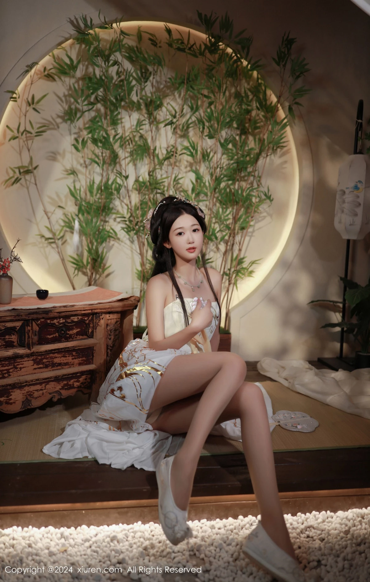 秀人集.com_[XiuRen秀人网]No.8898_模特唐安琪性感浅色古装服饰配超薄无内肉丝秀曼妙身姿诱惑写真81P