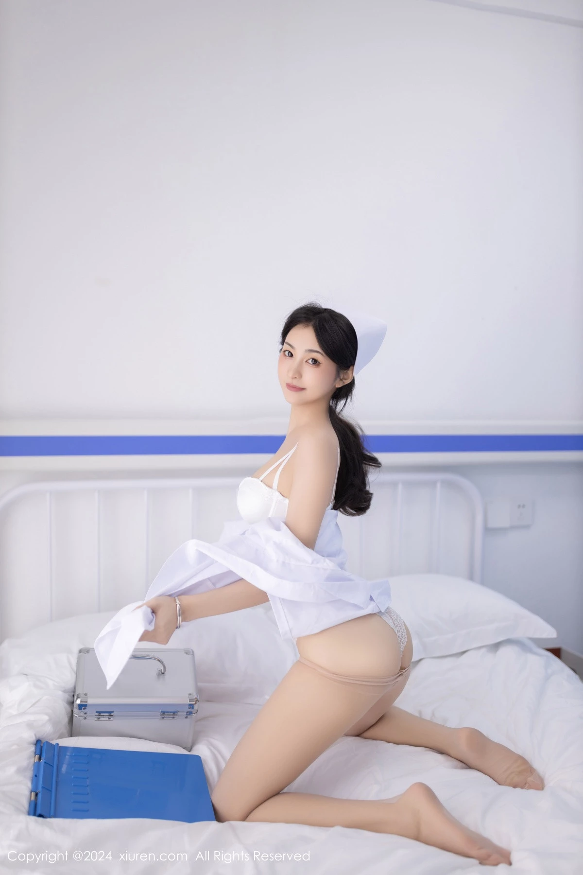 秀人集.com_[XiuRen秀人网]No.8897_模特鱼尾fish性感白色护士服配超薄肉丝秀丰腴身姿撩人诱惑写真80P