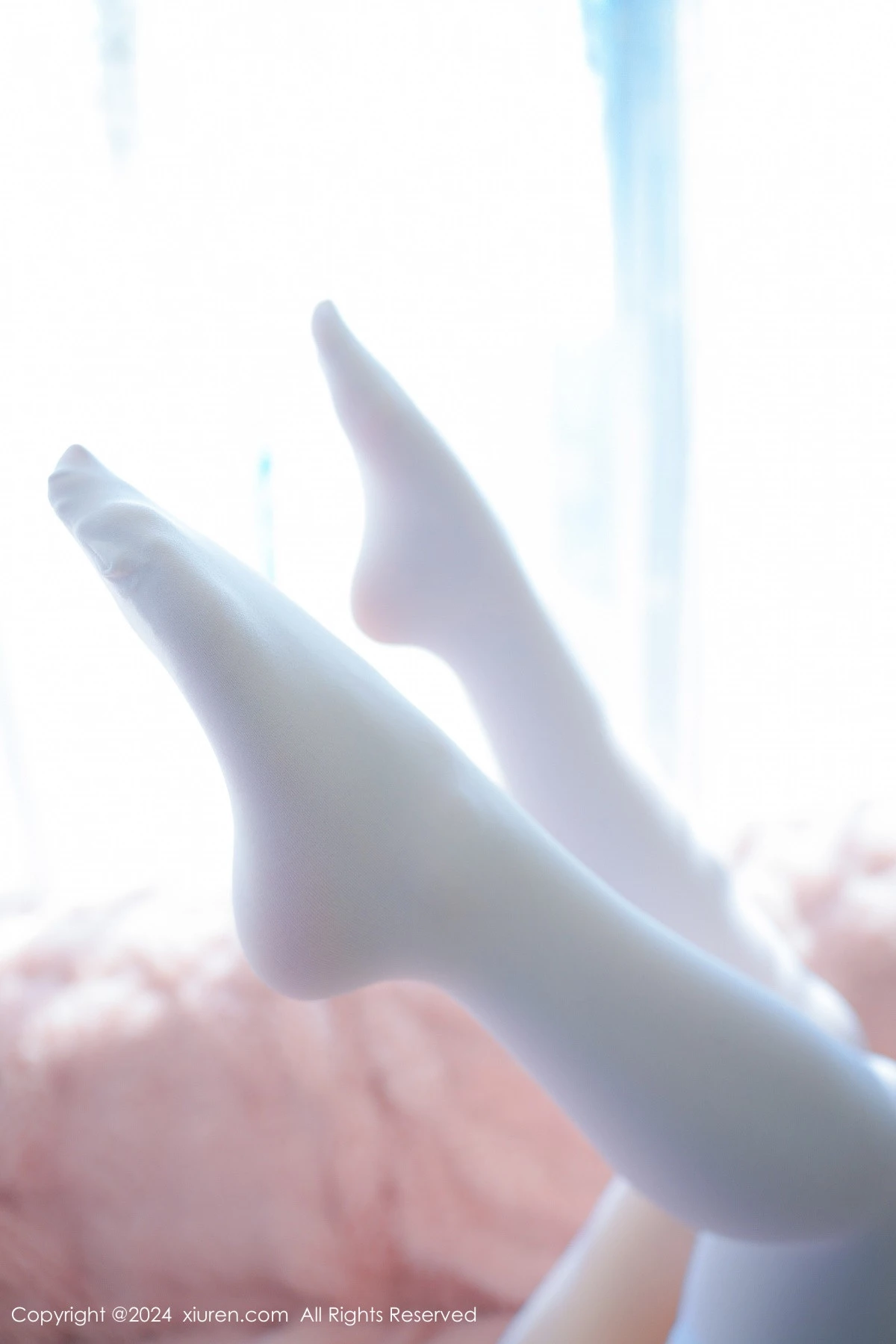 秀人集.com_[XiuRen秀人网]No.8896_模特小波多性感暗红厨娘装扮配白色丝袜秀凹凸身材惹火诱惑写真57P