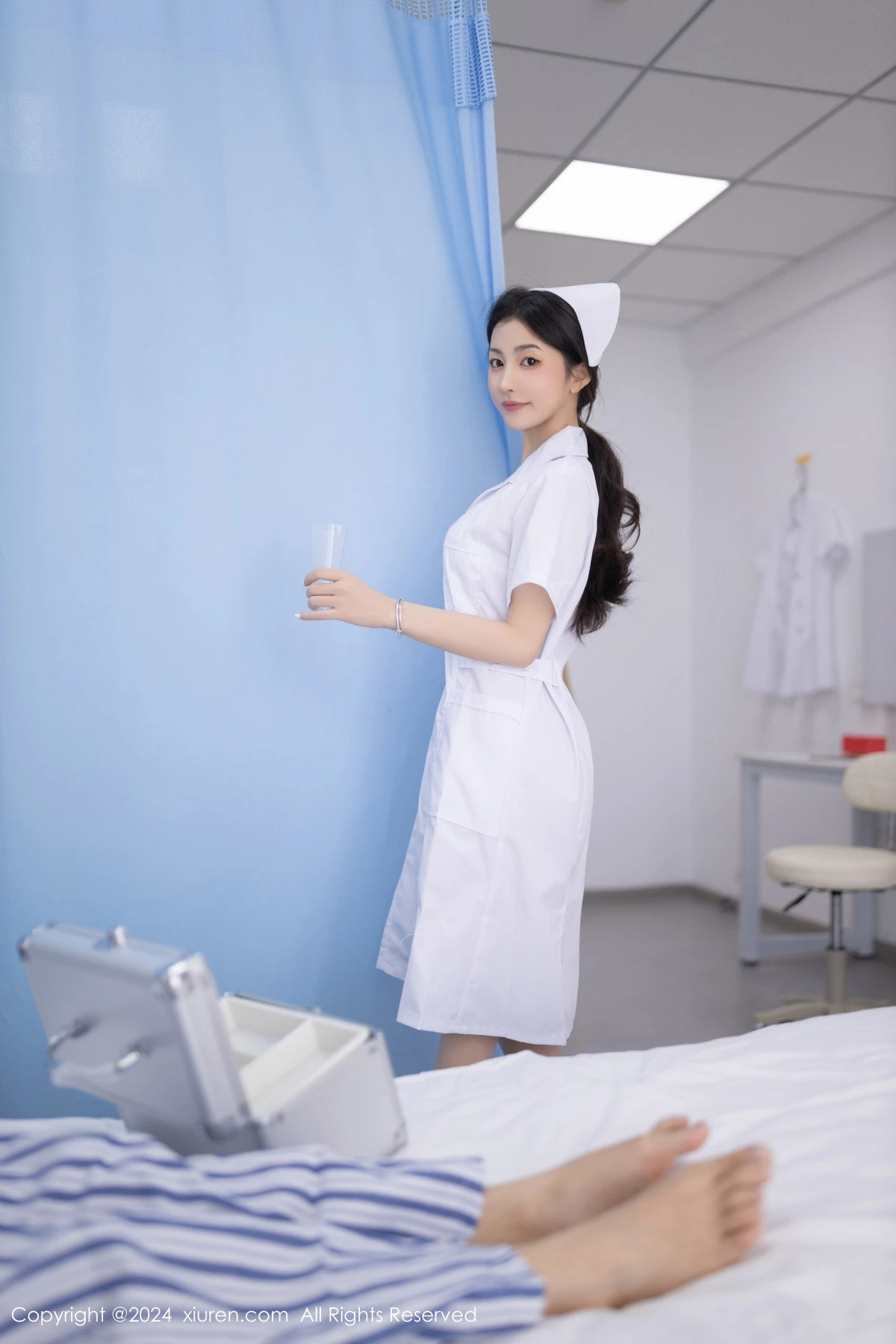 秀人集.com_[XiuRen秀人网]No.8897_模特鱼尾fish性感白色护士服配超薄肉丝秀丰腴身姿撩人诱惑写真80P
