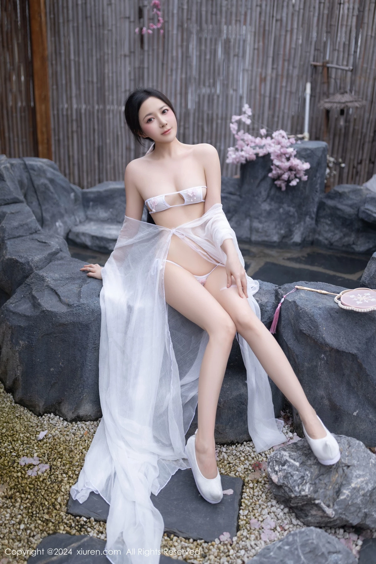 秀人集.com_[XiuRen秀人网]No.8927_模特鱼子酱Fish性感白色轻透连衣裙露白色情趣内衣迷人诱惑写真80P