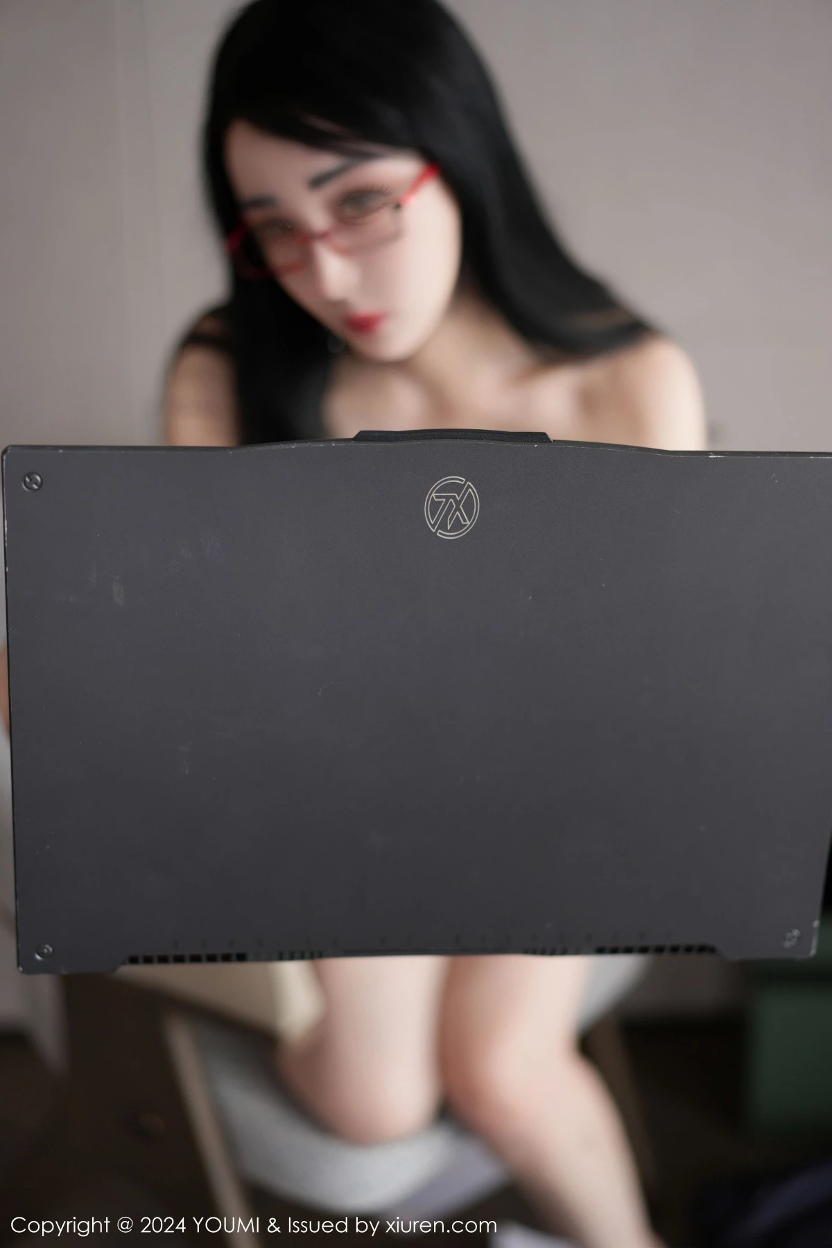 秀人集.com_[YouMi尤蜜荟]Vol.1088_模特允爾性感OL服饰露黑色内衣配黑丝吊袜秀丰腴身姿诱惑写真98P