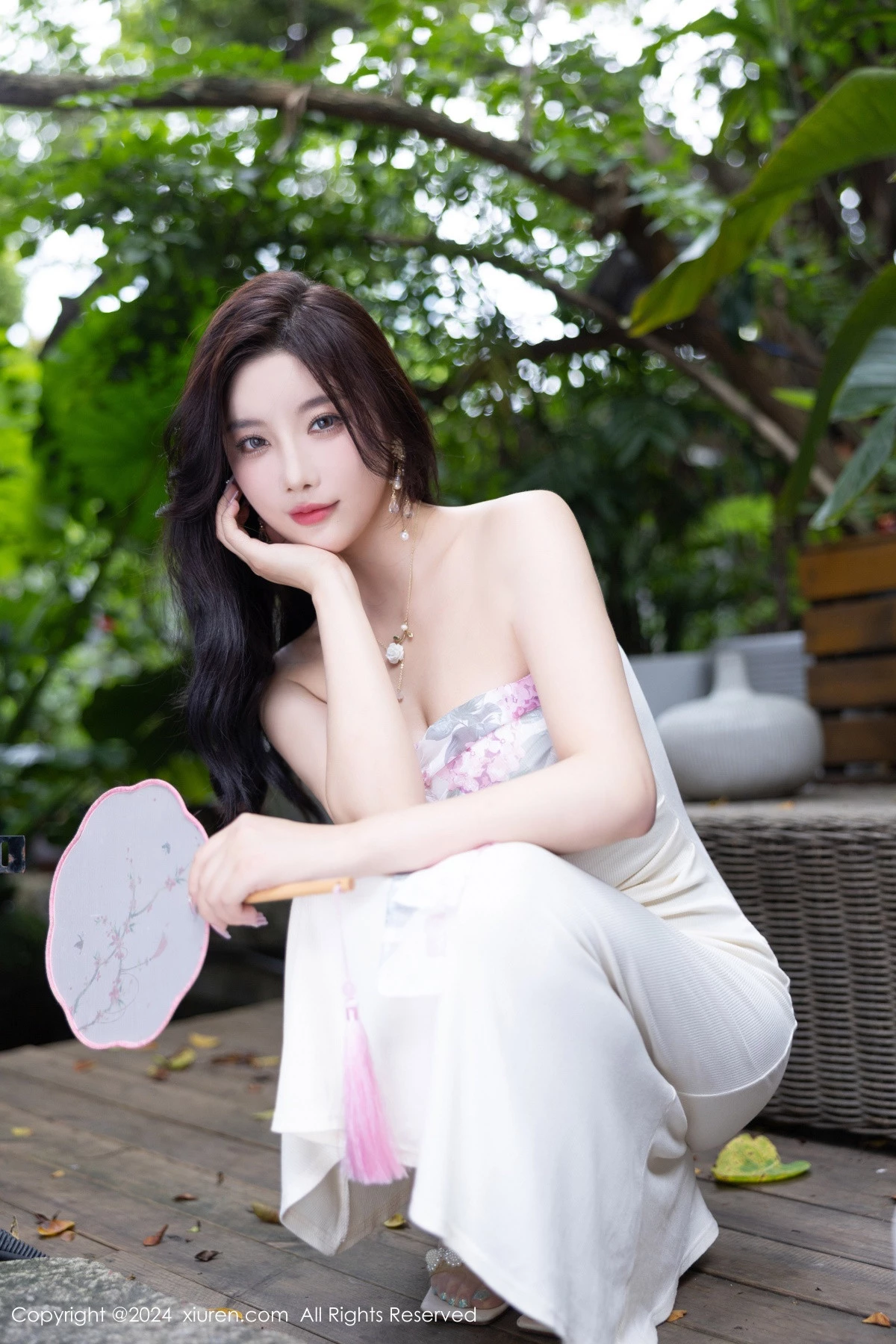 秀人集.com_[XiuRen秀人网]No.8926_女神杨晨晨Yome性感浅色连衣裙配开档肉丝秀完美身材诱惑写真80P