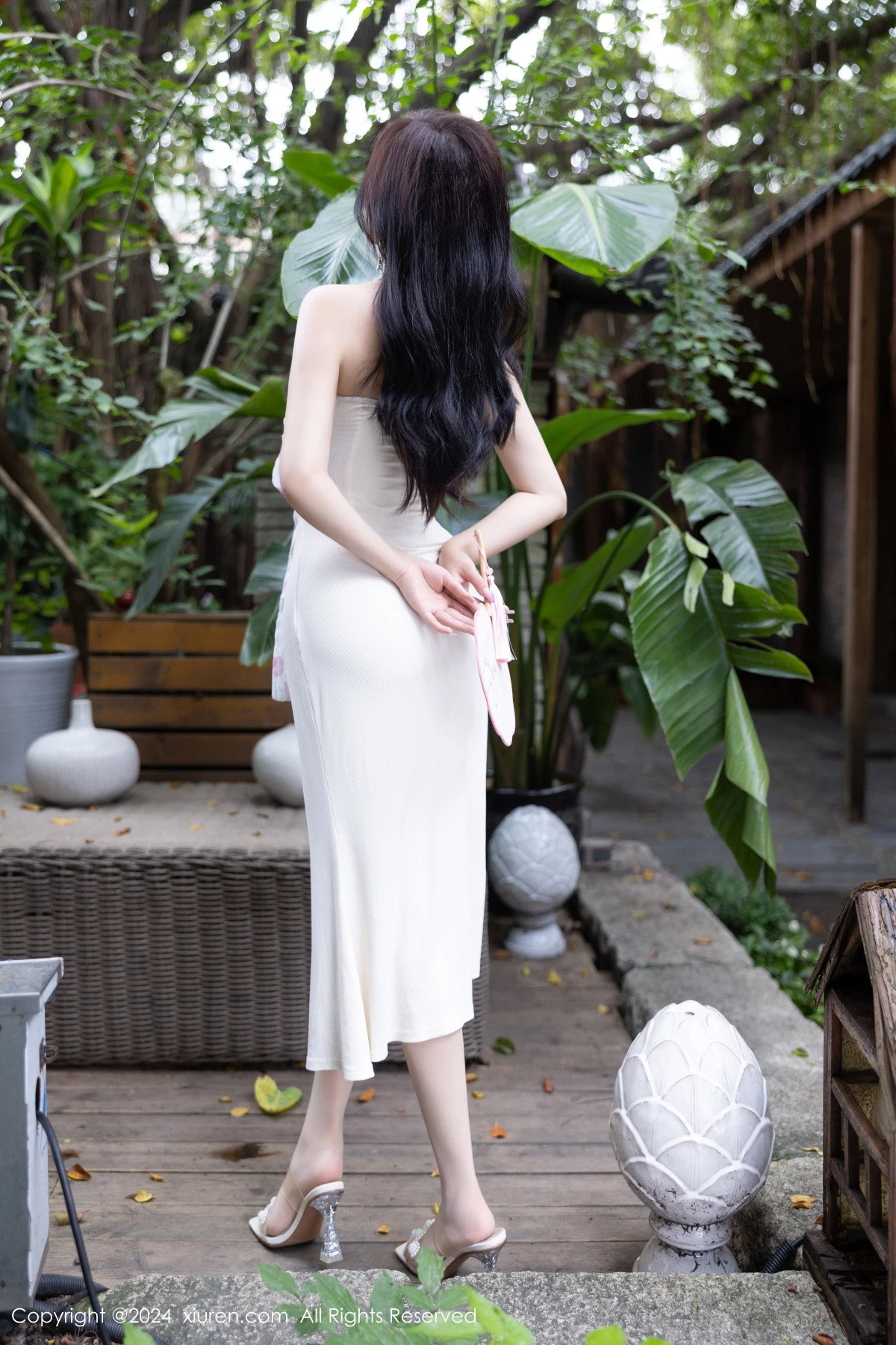 秀人集.com_[XiuRen秀人网]No.8926_女神杨晨晨Yome性感浅色连衣裙配开档肉丝秀完美身材诱惑写真80P