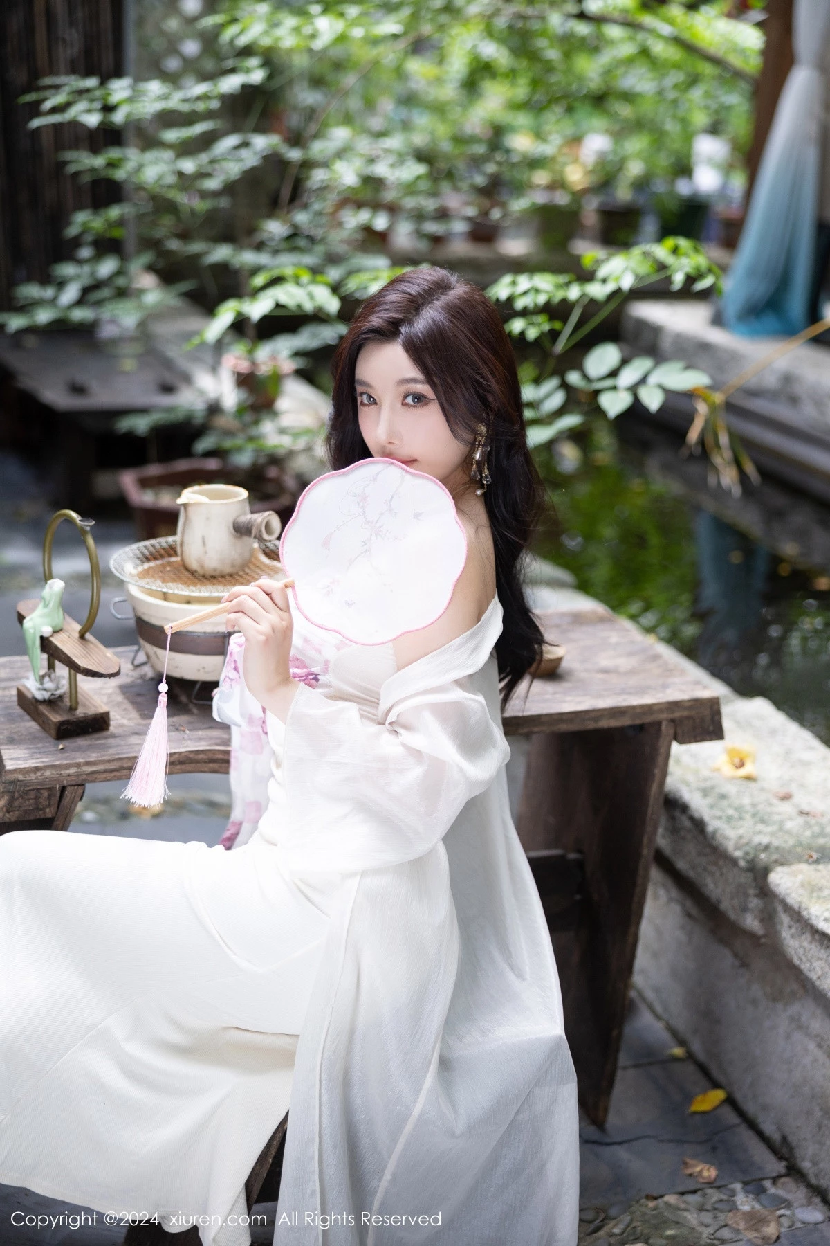 秀人集.com_[XiuRen秀人网]No.8926_女神杨晨晨Yome性感浅色连衣裙配开档肉丝秀完美身材诱惑写真80P