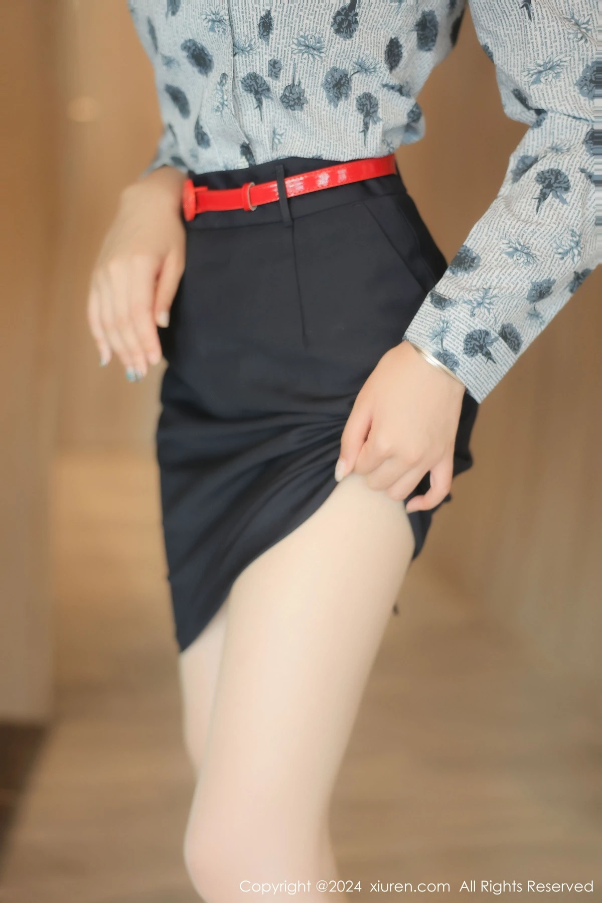 秀人集.com_[XiuRen秀人网]No.8919_新人模特袁圆空姐服饰露黑色内衣配原色丝袜秀曼妙身姿诱惑写真84P