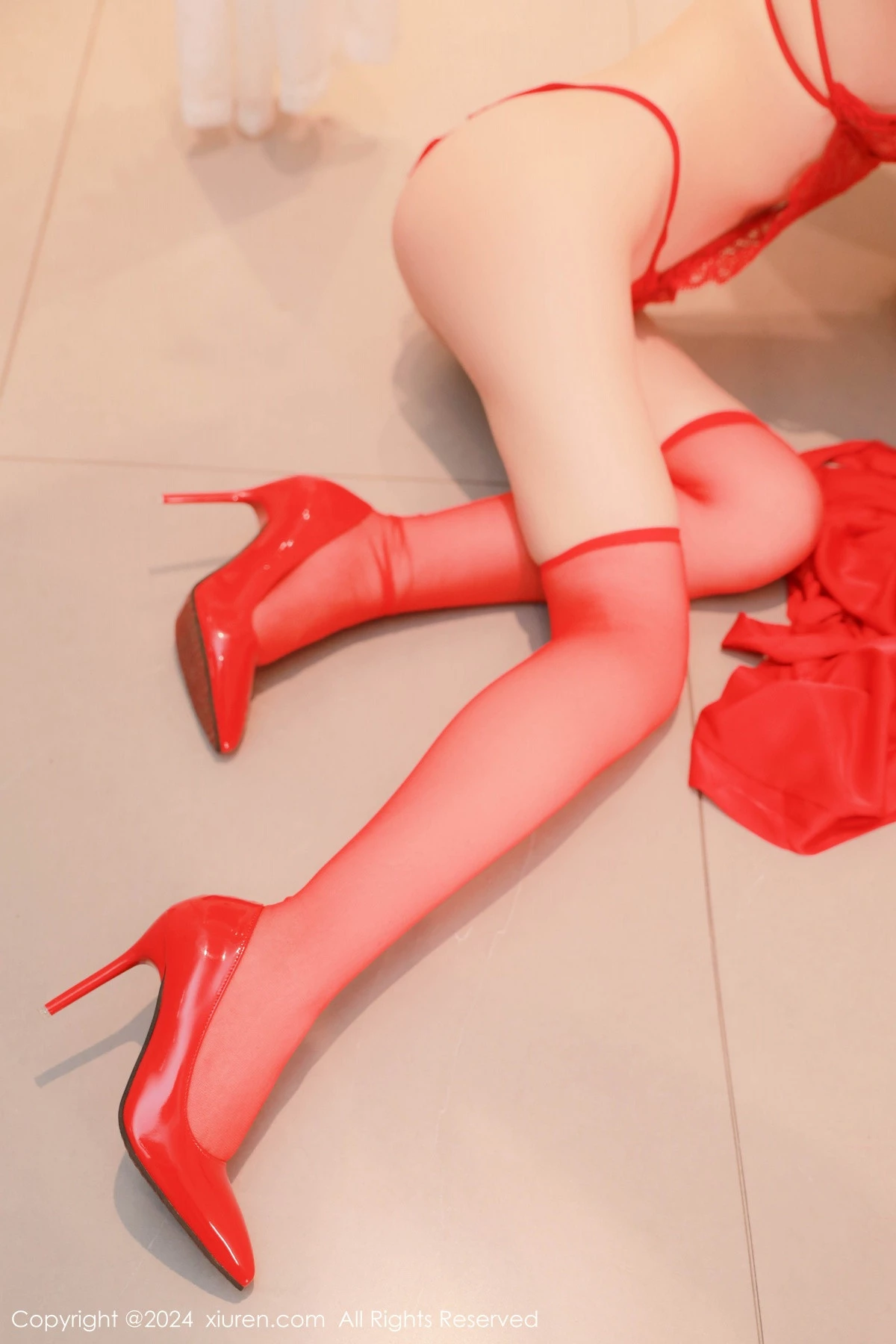 秀人集.com_[XiuRen秀人网]No.8922_模特桃妖夭性感红色情趣服饰配红色丝袜秀曼妙身姿惹火诱惑写真78P