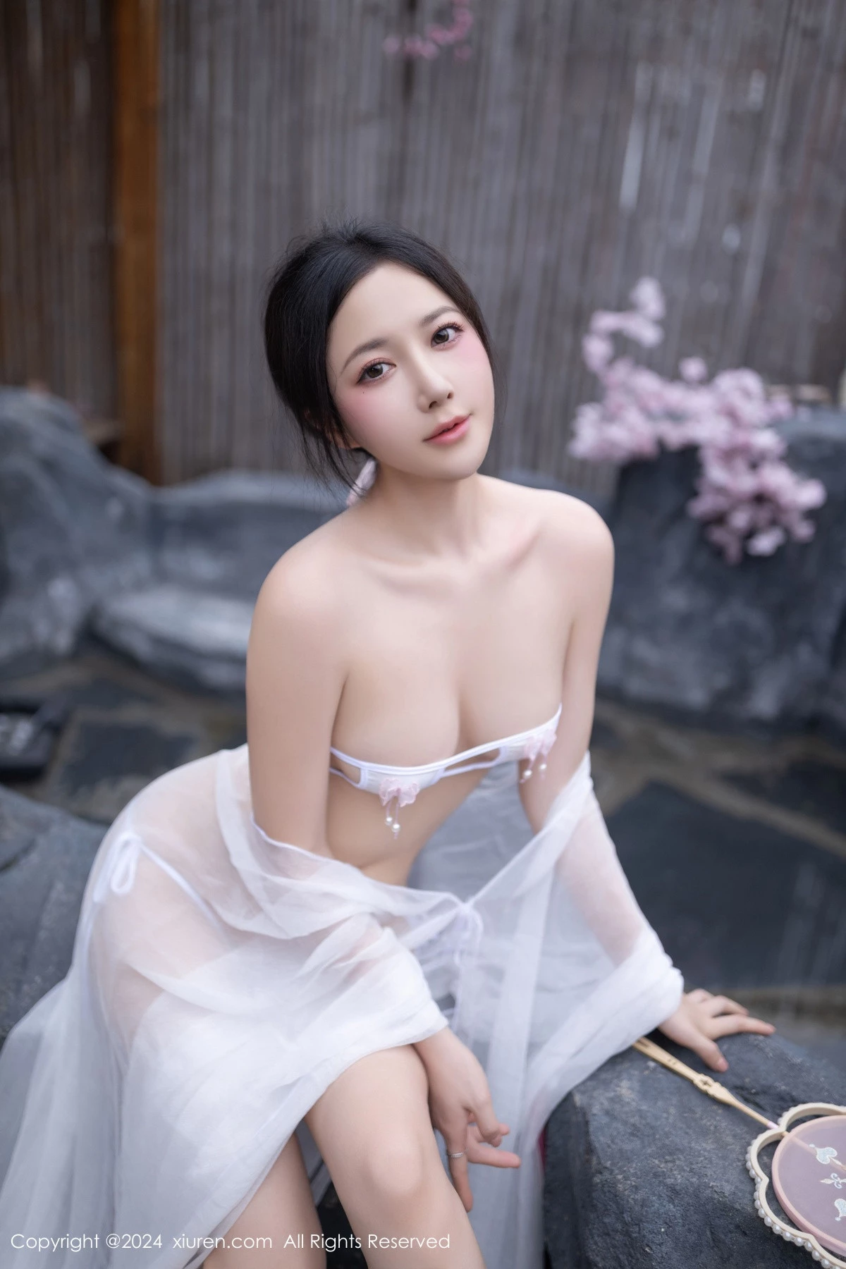 秀人集.com_[XiuRen秀人网]No.8927_模特鱼子酱Fish性感白色轻透连衣裙露白色情趣内衣迷人诱惑写真80P