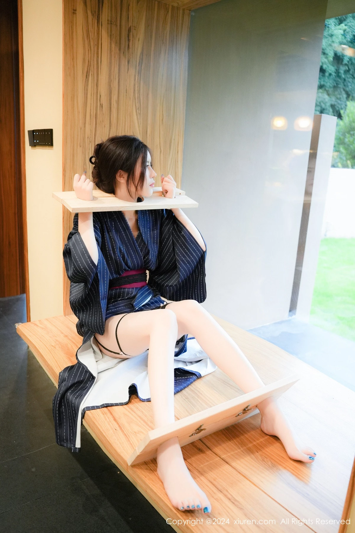 秀人集.com_[XiuRen秀人网]No.8928_模特Erikaki户外枷锁主题性感黑色情趣内衣秀白嫩美腿诱惑写真79P