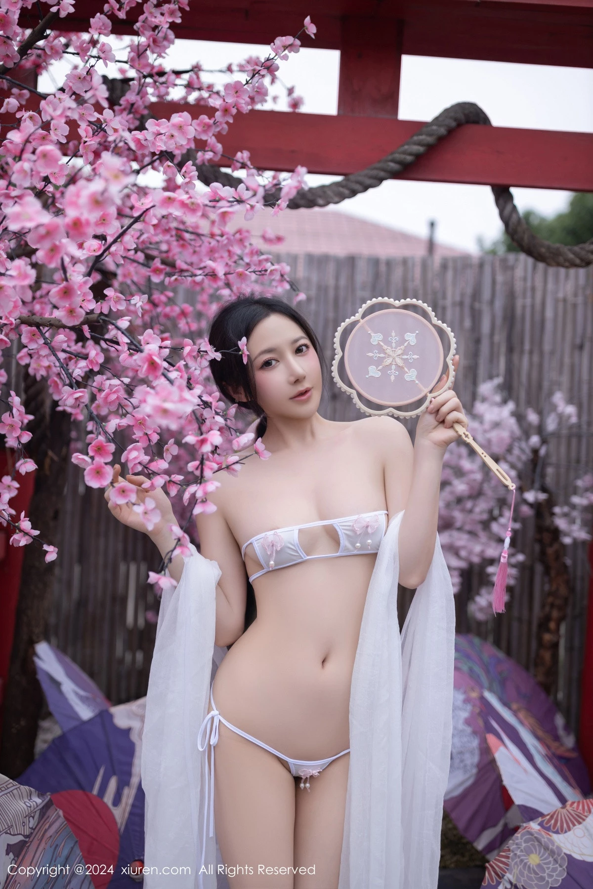 秀人集.com_[XiuRen秀人网]No.8927_模特鱼子酱Fish性感白色轻透连衣裙露白色情趣内衣迷人诱惑写真80P