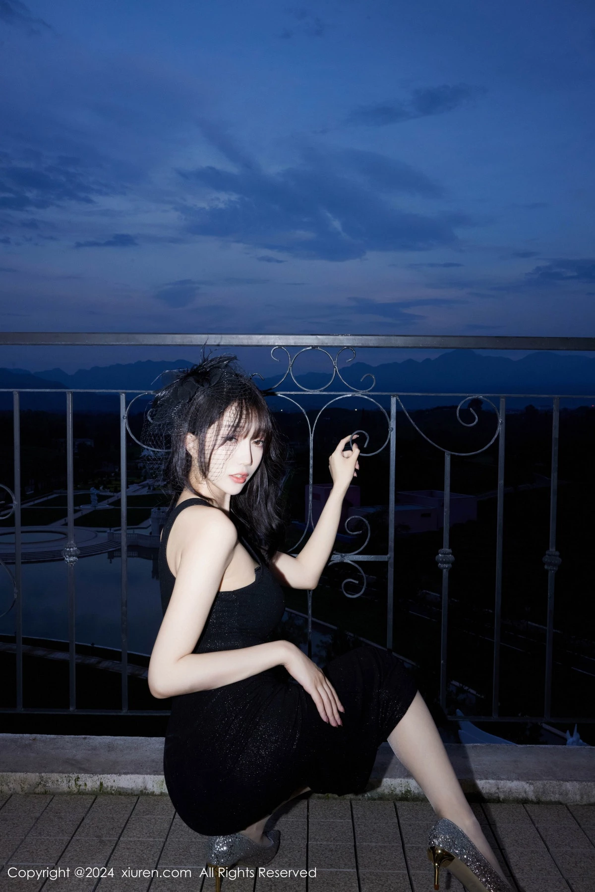 秀人集.com_[XiuRen秀人网]No.8921_模特玥儿玥er性感黑色连衣裙+黑色内衣配闪亮黑丝撩人诱惑写真70P