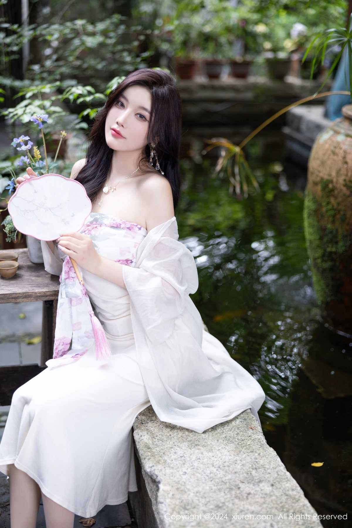 秀人集.com_[XiuRen秀人网]No.8926_女神杨晨晨Yome性感浅色连衣裙配开档肉丝秀完美身材诱惑写真80P