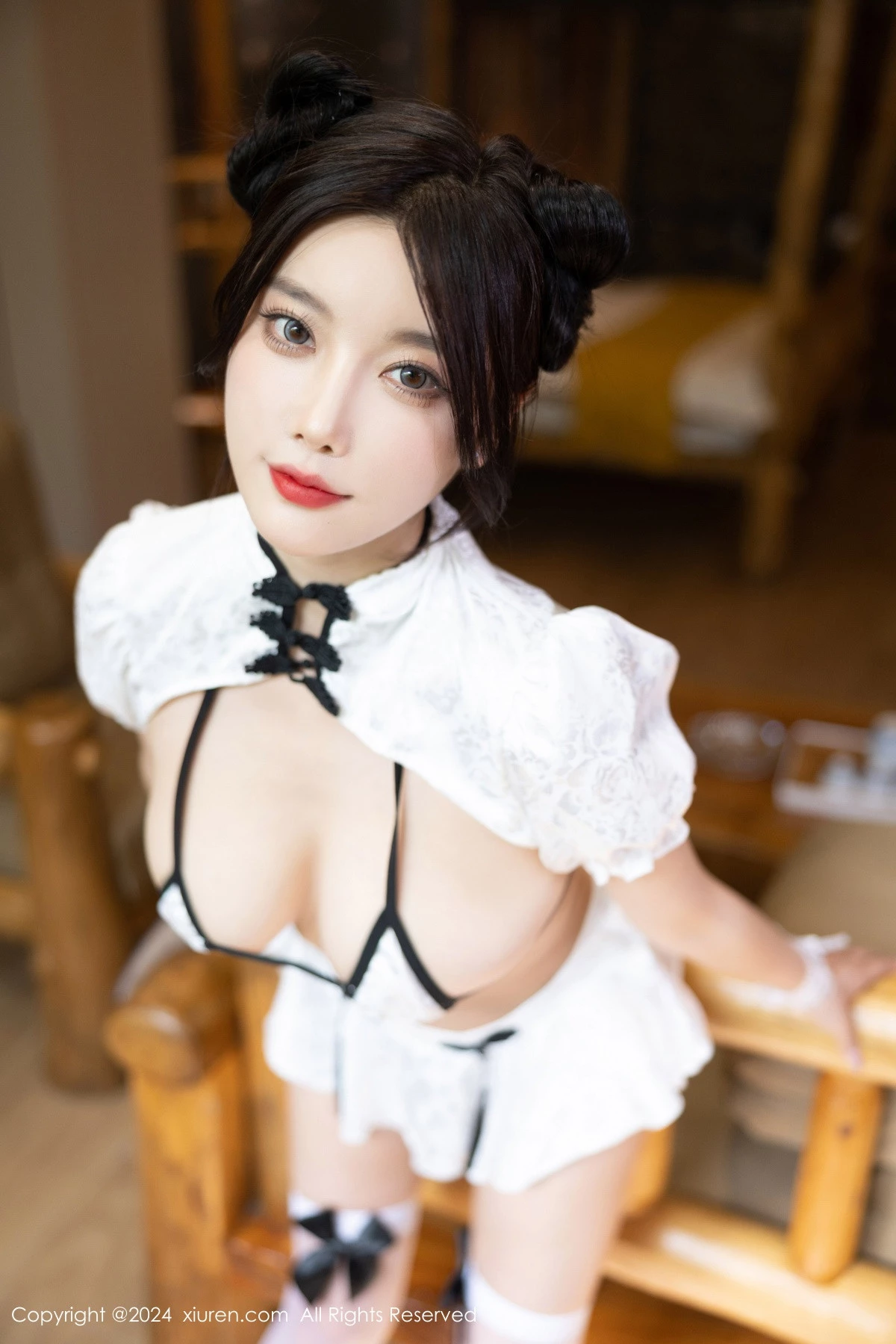 秀人集.com_[XiuRen秀人网]No.8926_女神杨晨晨Yome性感浅色连衣裙配开档肉丝秀完美身材诱惑写真80P