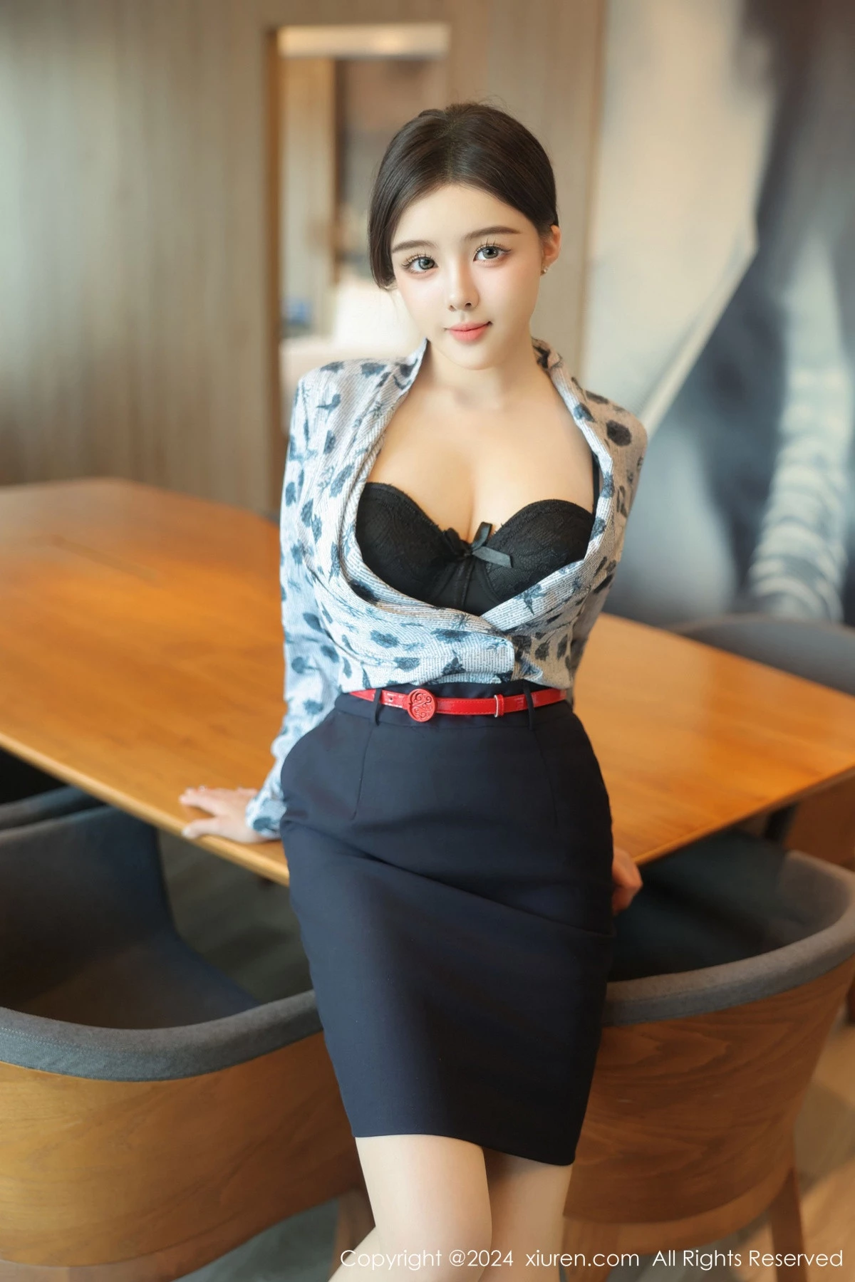 秀人集.com_[XiuRen秀人网]No.8919_新人模特袁圆空姐服饰露黑色内衣配原色丝袜秀曼妙身姿诱惑写真84P