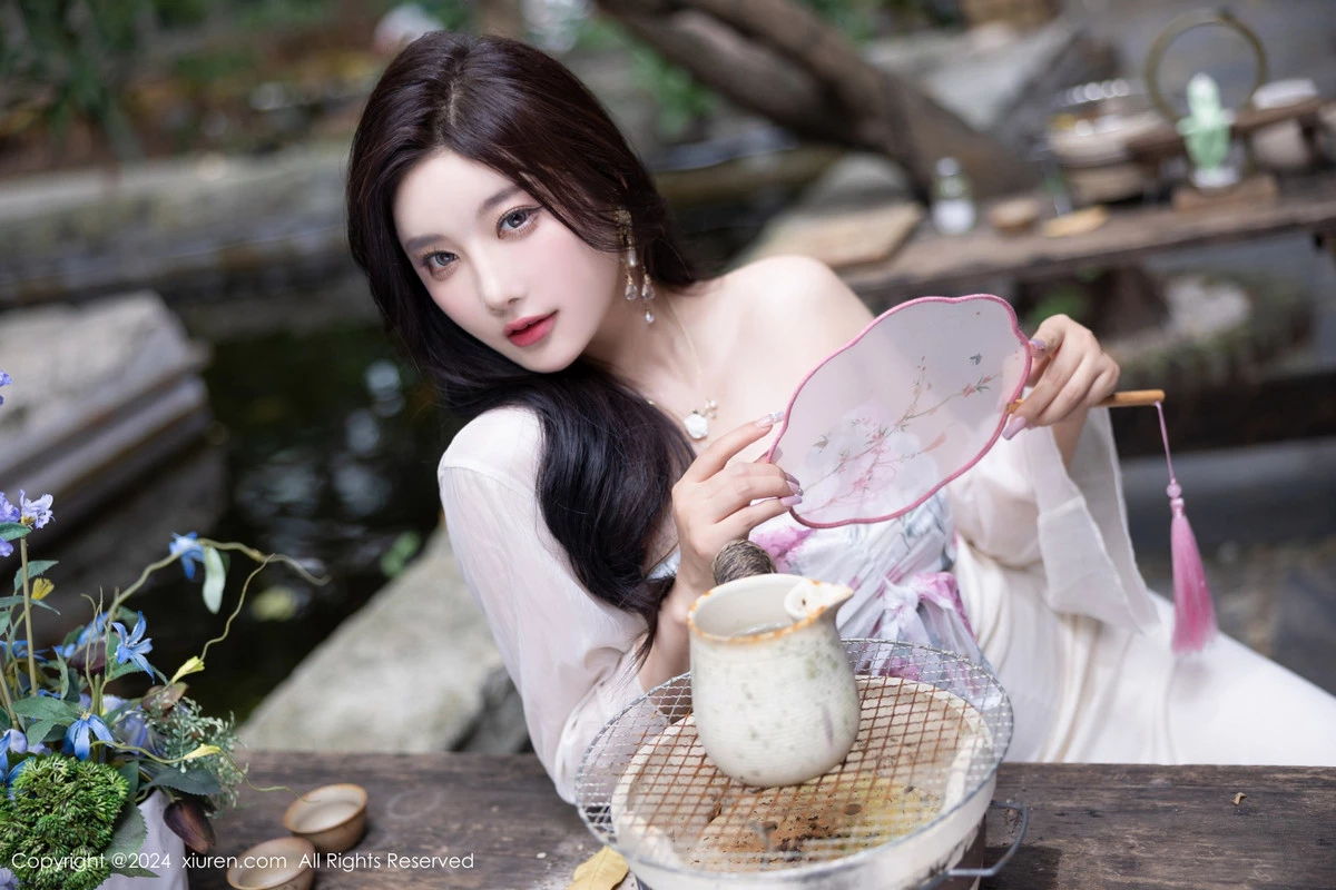 秀人集.com_[XiuRen秀人网]No.8926_女神杨晨晨Yome性感浅色连衣裙配开档肉丝秀完美身材诱惑写真80P