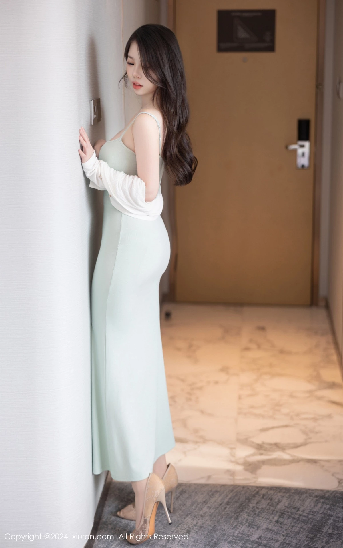 秀人集.com_[XiuRen秀人网]No.9080_模特白茹雪abby性感浅色连衣长裙配超薄肉丝秀丰腴身材诱惑写真83P