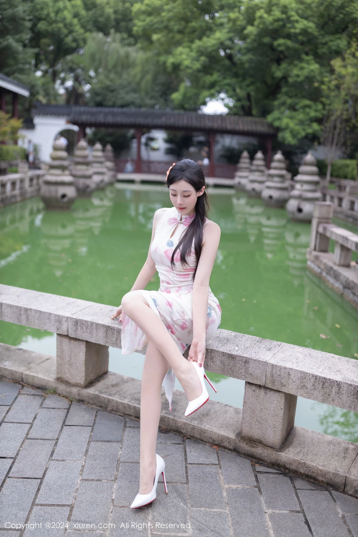 秀人集.com_[XiuRen秀人网]No.9087_模特小逗逗性感粉色图案连衣裙配超薄肉丝秀曼妙身姿诱惑写真79P