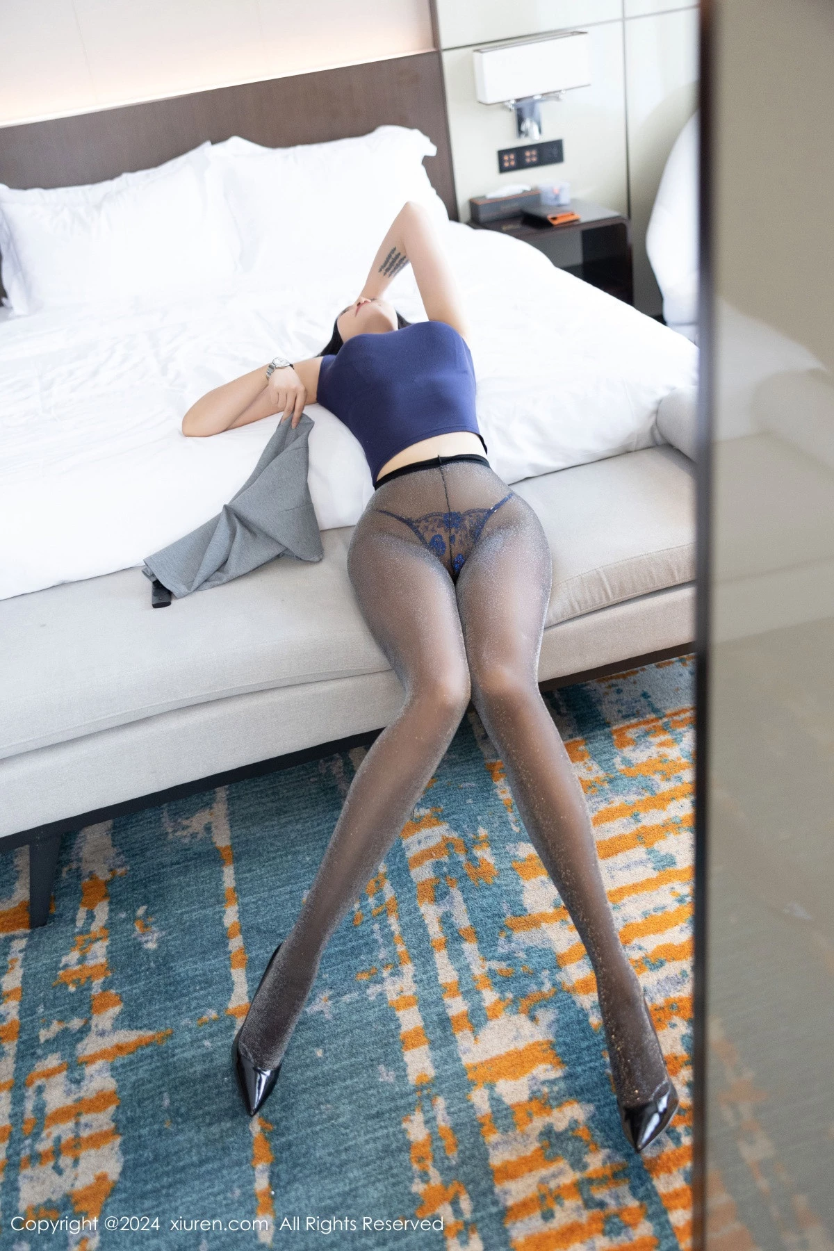 秀人集.com_[XiuRen秀人网]No.9082_模特娜比性感蓝色T恤配超薄黑丝露蓝色内衣秀凹凸身材诱惑写真86P