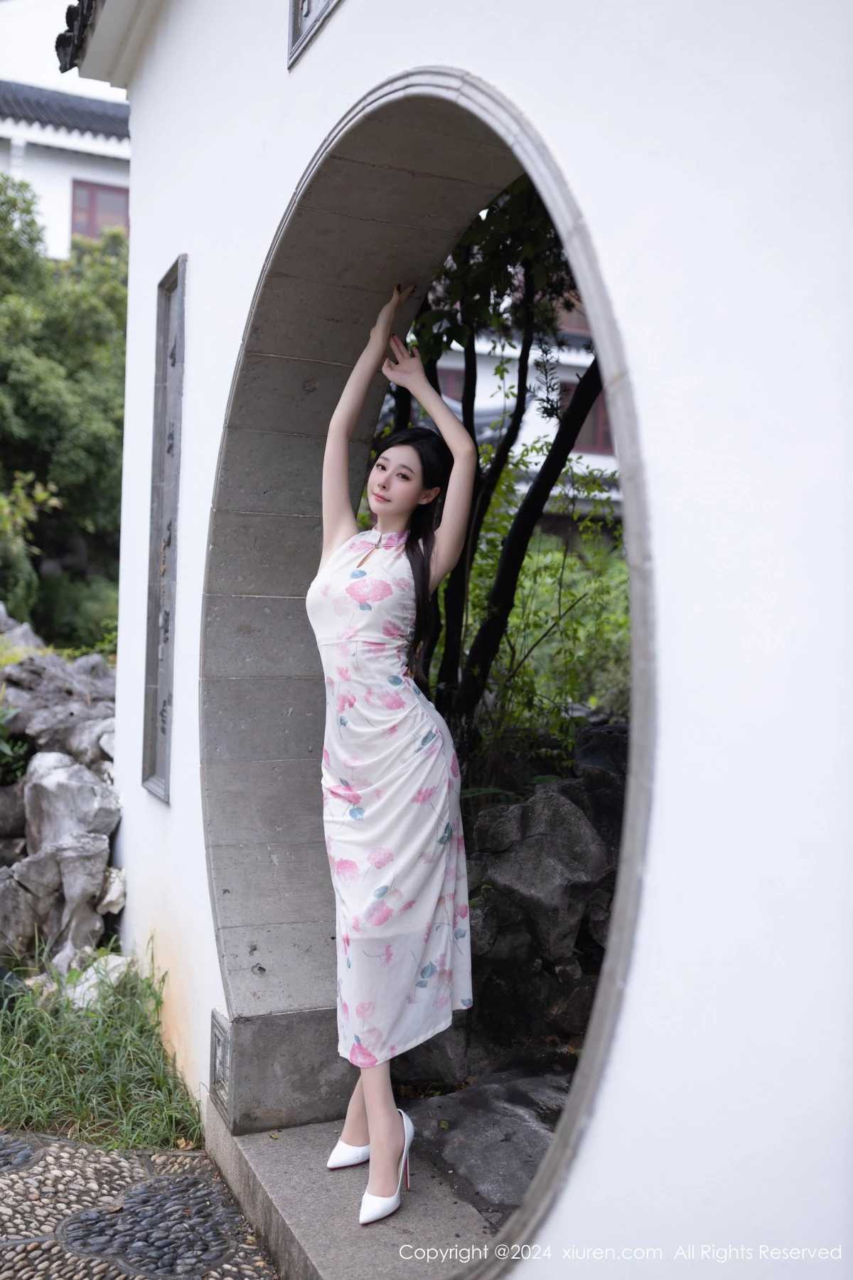 秀人集.com_[XiuRen秀人网]No.9087_模特小逗逗性感粉色图案连衣裙配超薄肉丝秀曼妙身姿诱惑写真79P